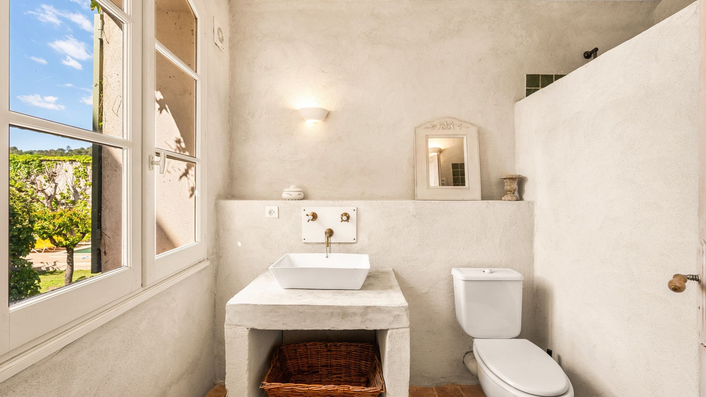 luxury provencale house 10 Rooms for sale on VARAGES (83670)