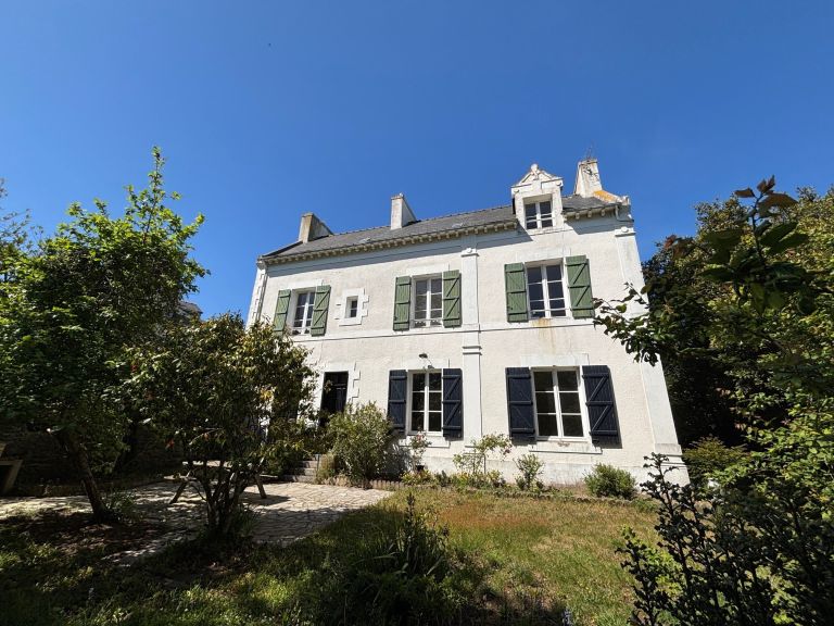 luxury house 8 Rooms for sale on DINARD (35800)