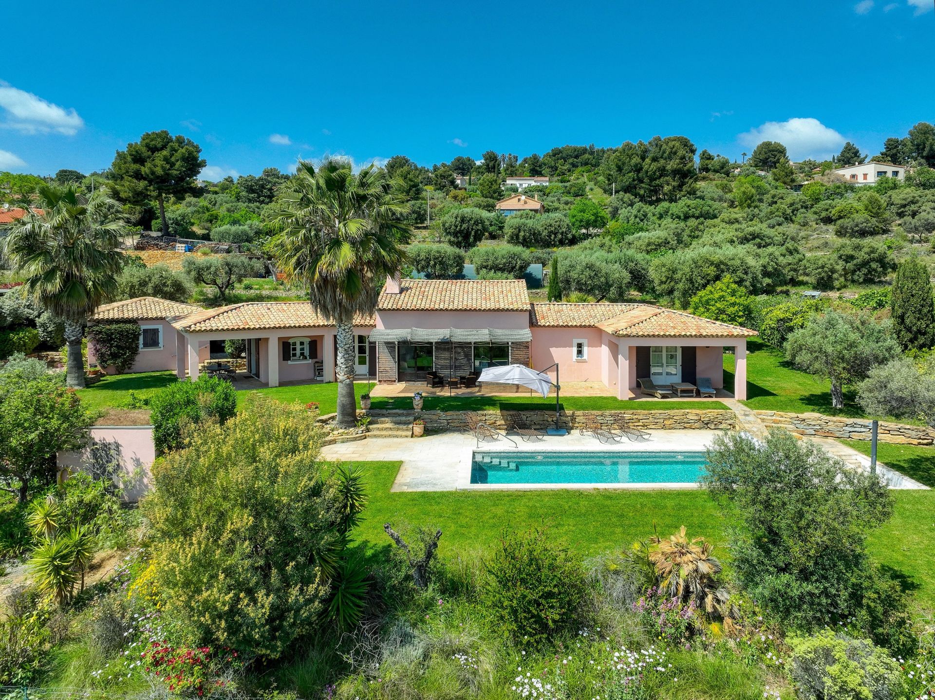 maison de luxe 6 Pièces en vente sur LA CADIERE D AZUR (83740)