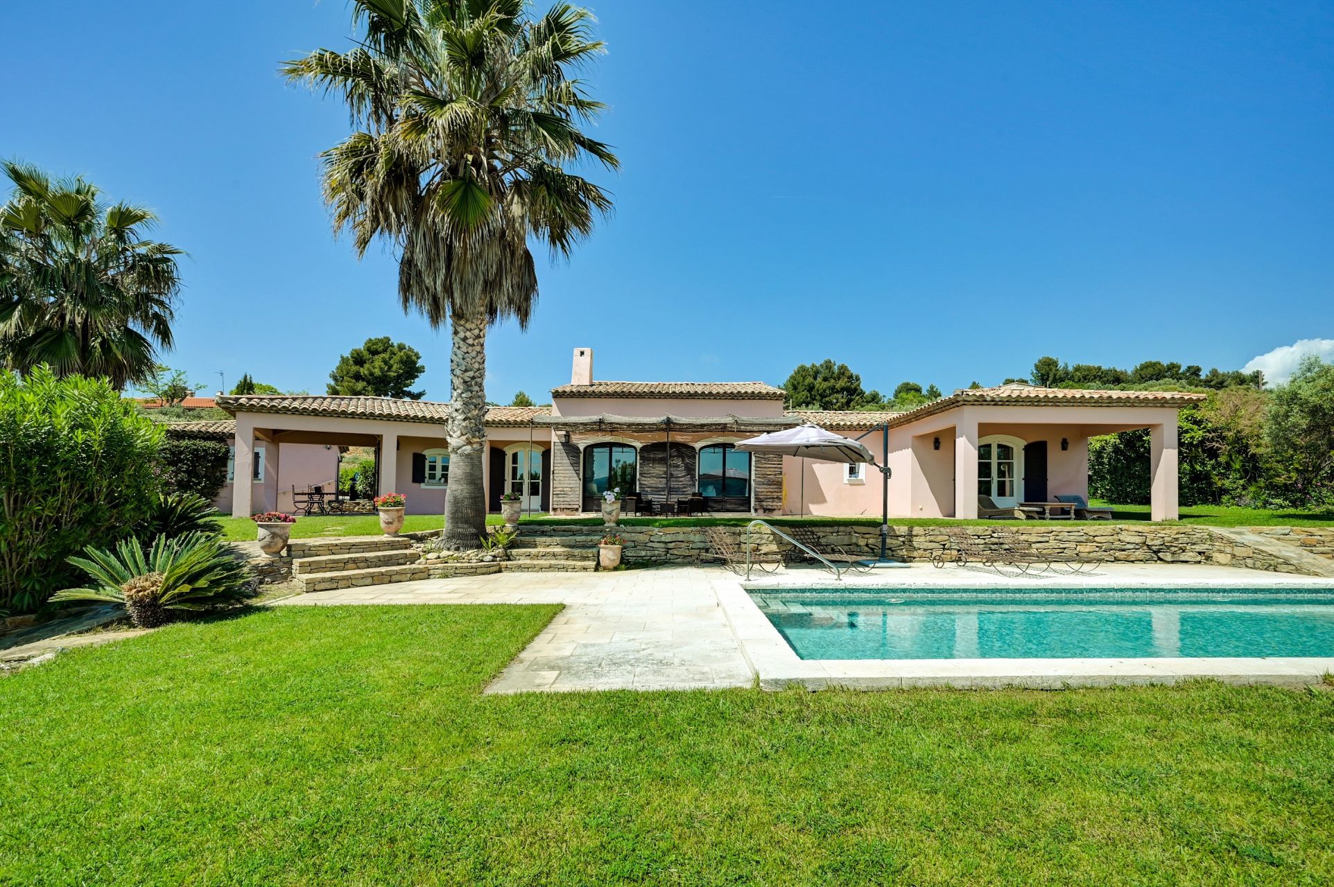 maison de luxe 6 Pièces en vente sur LA CADIERE D AZUR (83740)