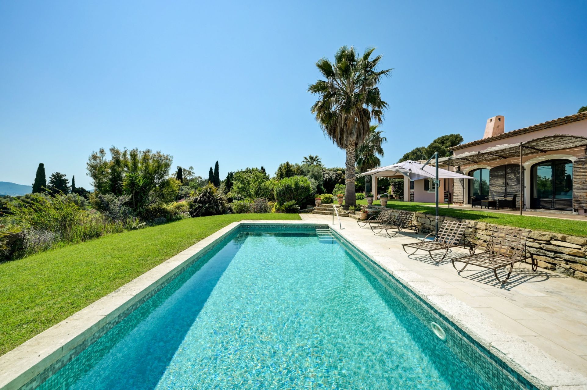 maison de luxe 6 Pièces en vente sur LA CADIERE D AZUR (83740)