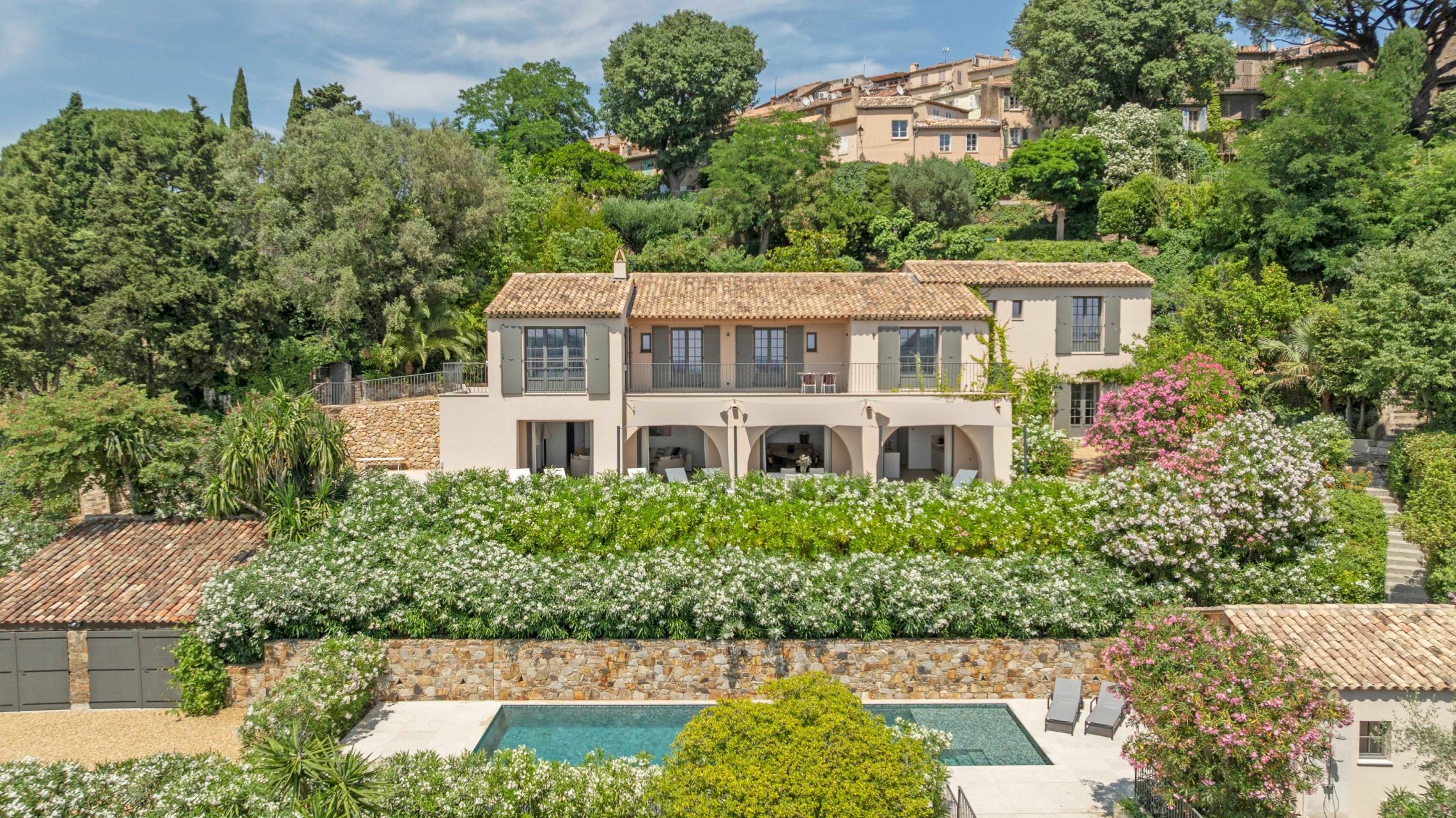 luxury provencale house 8 Rooms for sale on GASSIN (83580)