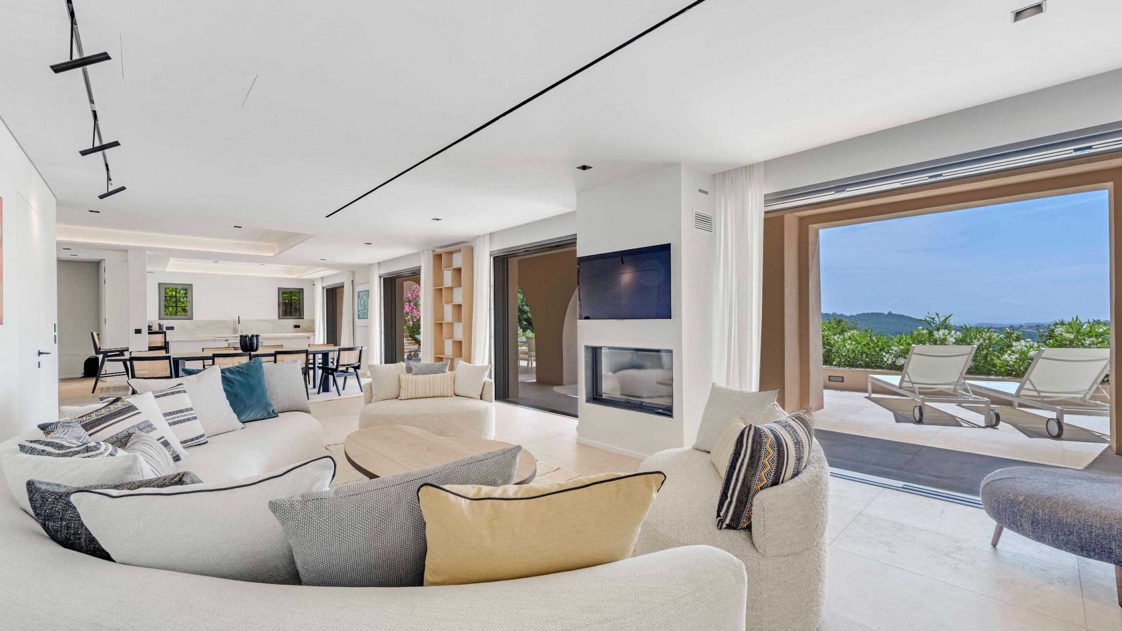 luxury provencale house 8 Rooms for sale on GASSIN (83580)
