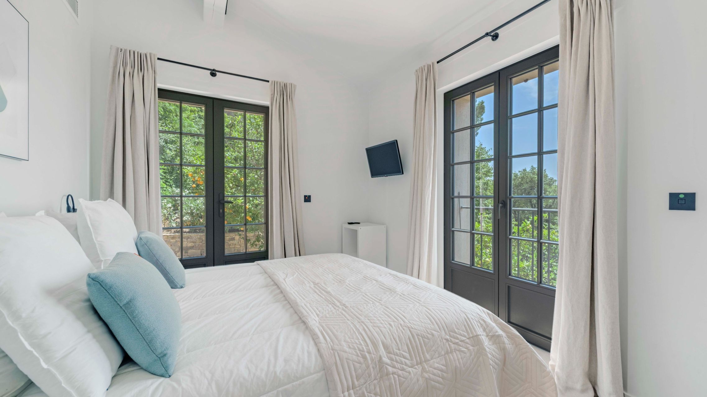 luxury provencale house 8 Rooms for sale on GASSIN (83580)