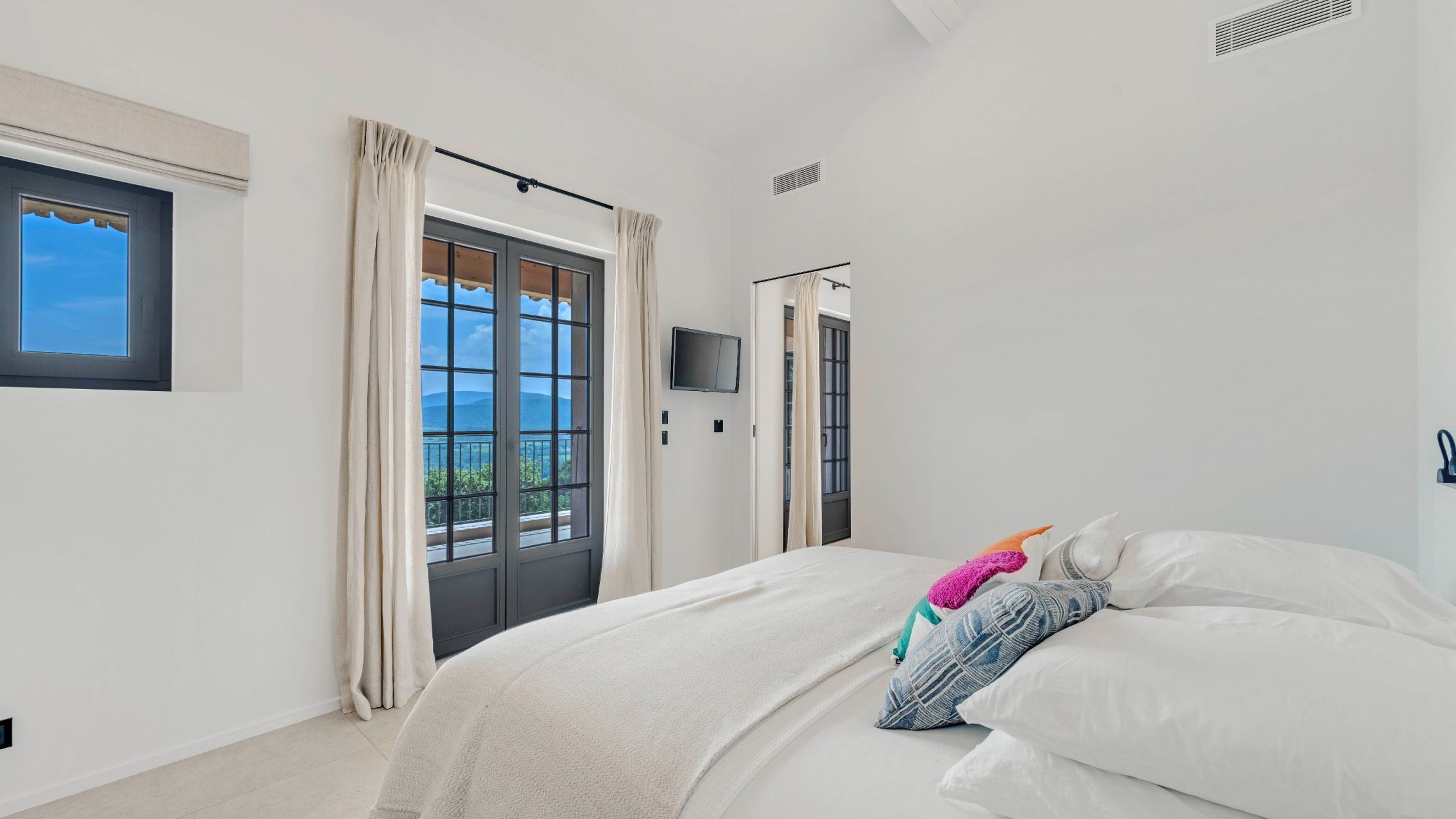 luxury provencale house 8 Rooms for sale on GASSIN (83580)