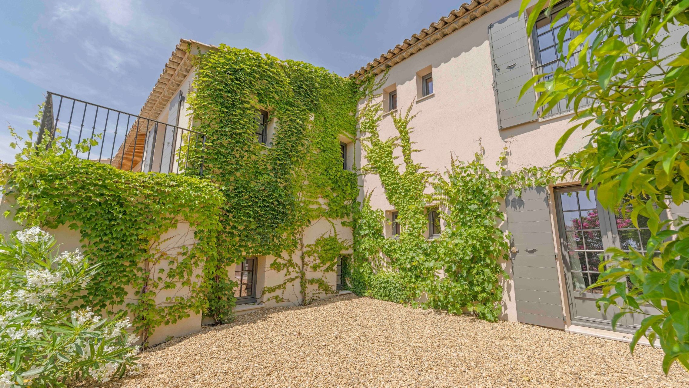 luxury provencale house 8 Rooms for sale on GASSIN (83580)