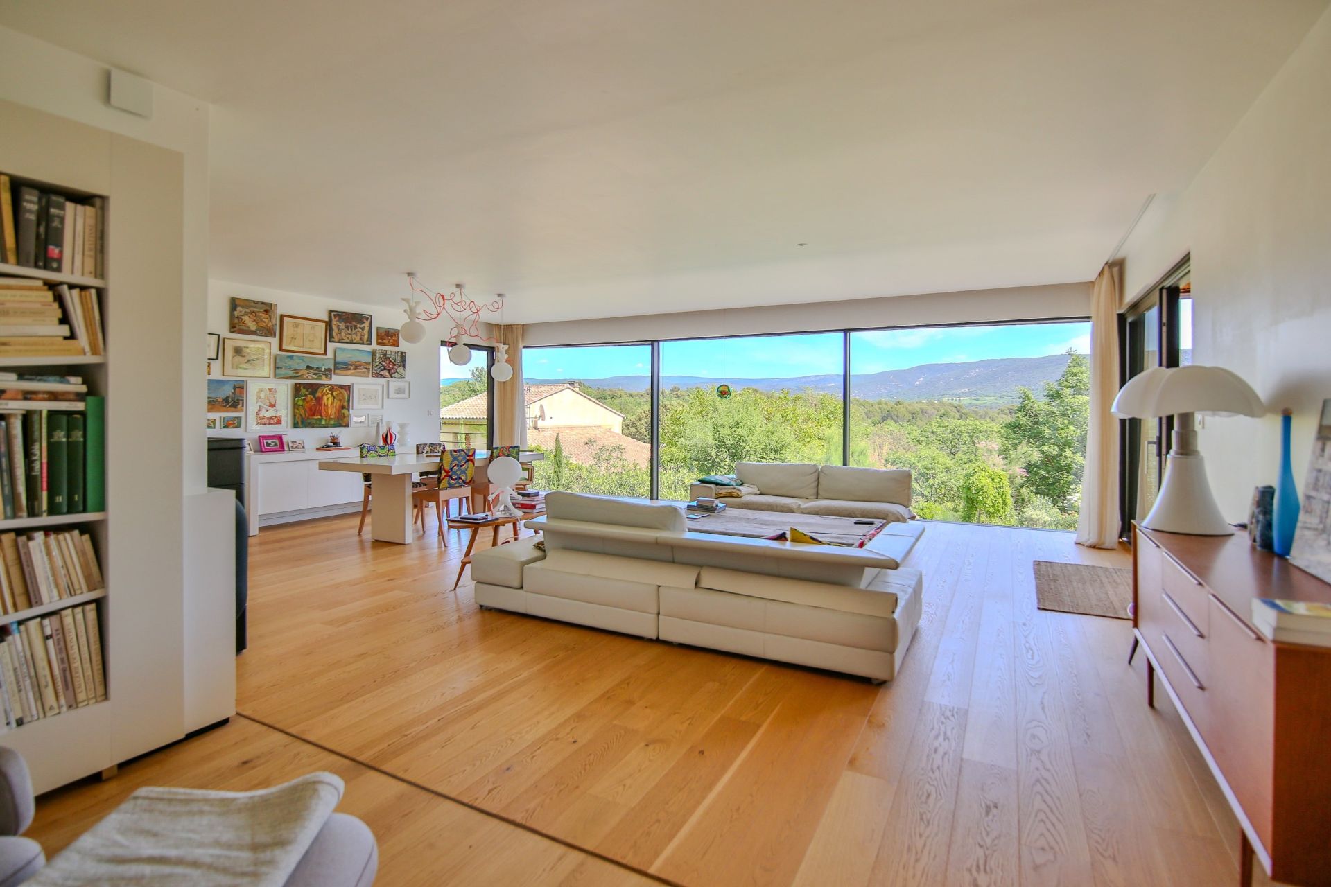 luxury house 9 Rooms for sale on MALEMORT DU COMTAT (84570)