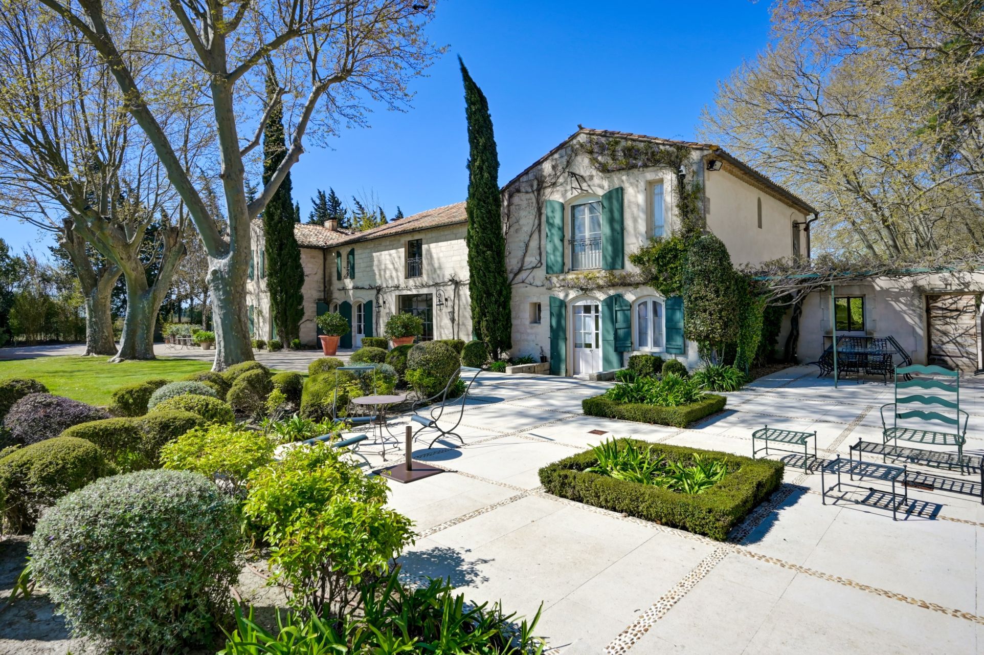 luxury house 23 Rooms for sale on ST REMY DE PROVENCE (13210)