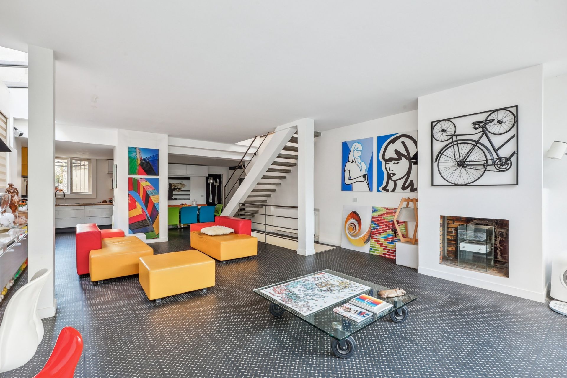 luxury house 6 Rooms for sale on PARIS (75018)