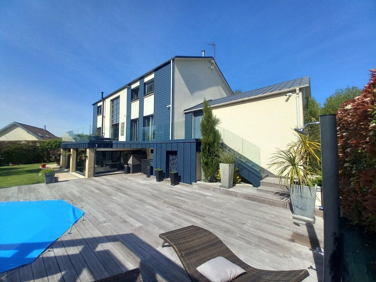 luxury house 10 Rooms for sale on MALAUNAY (76770)