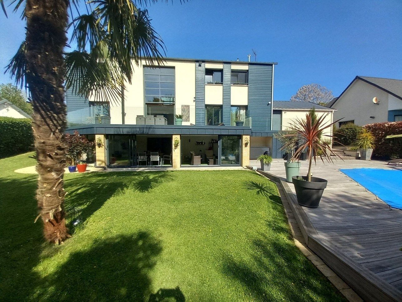 luxury house 10 Rooms for sale on MALAUNAY (76770)