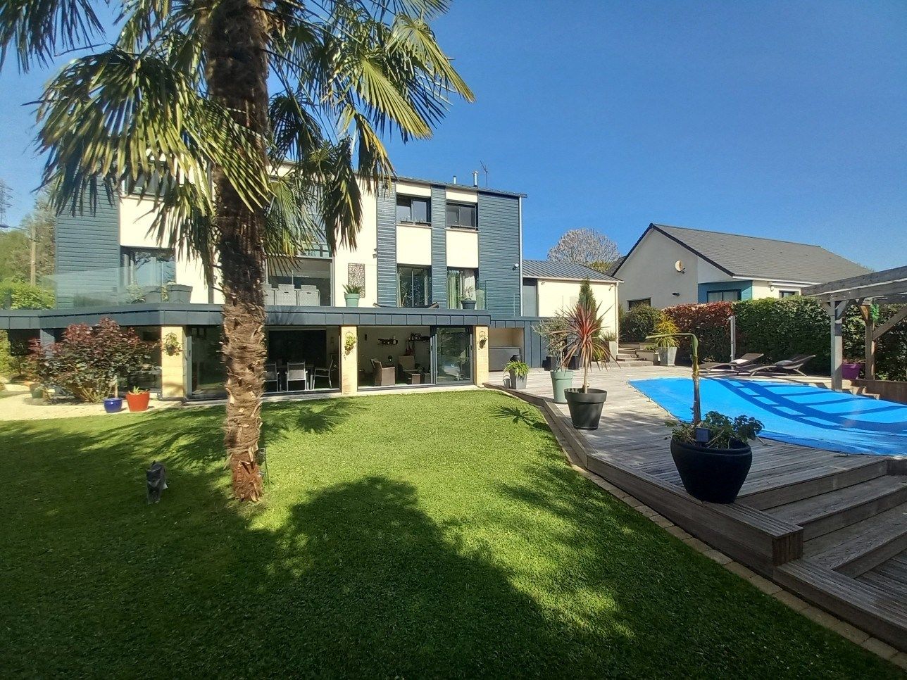 luxury house 10 Rooms for sale on MALAUNAY (76770)