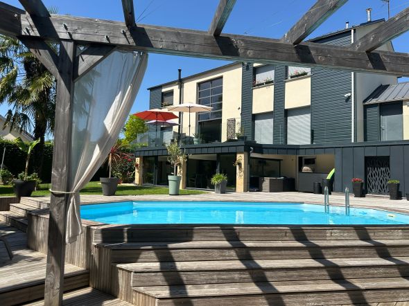 Sale Contemporary house Malaunay 10&nbsp;Rooms 227&nbsp;m²
