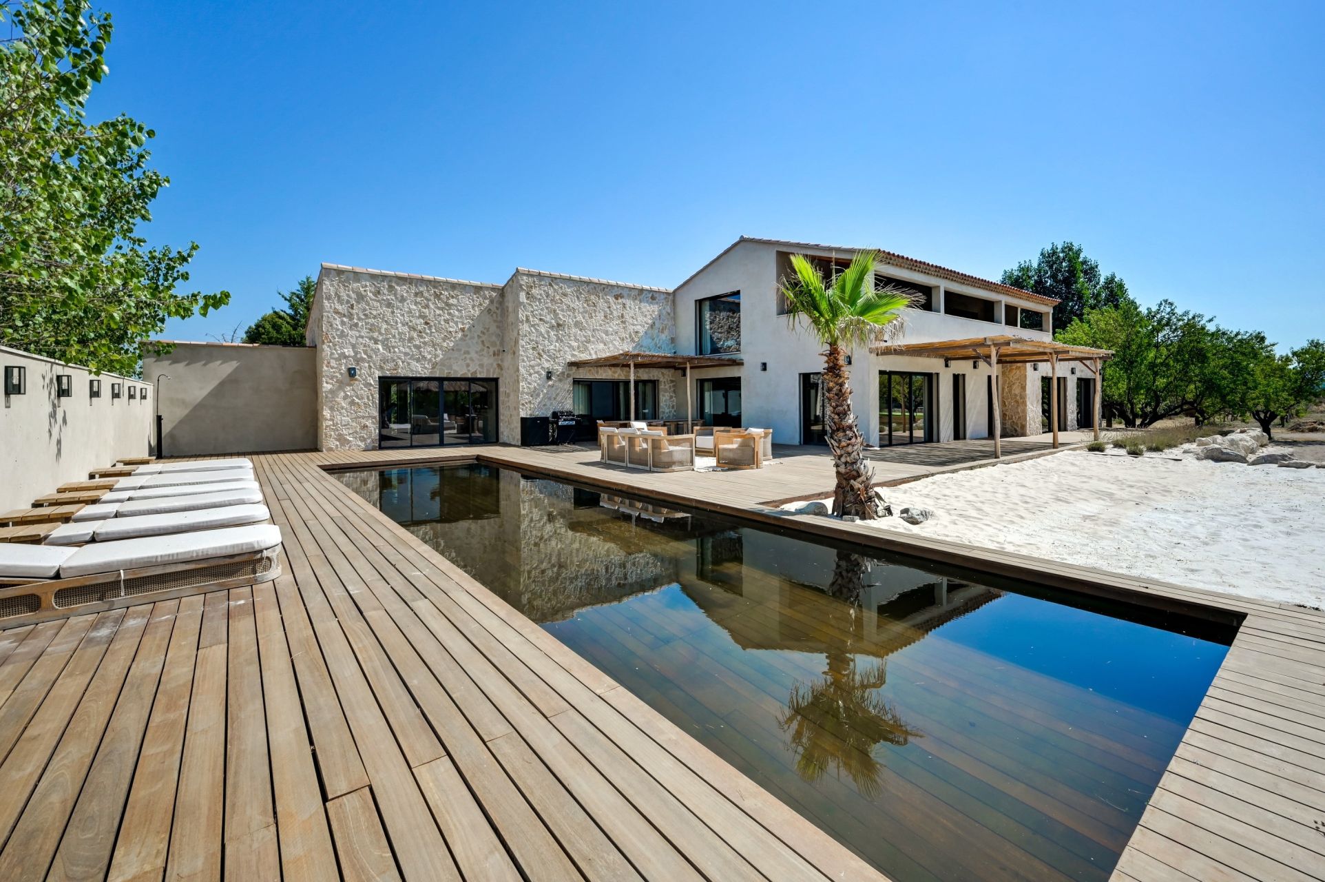 luxury house 8 Rooms for sale on EYGALIERES (13810)
