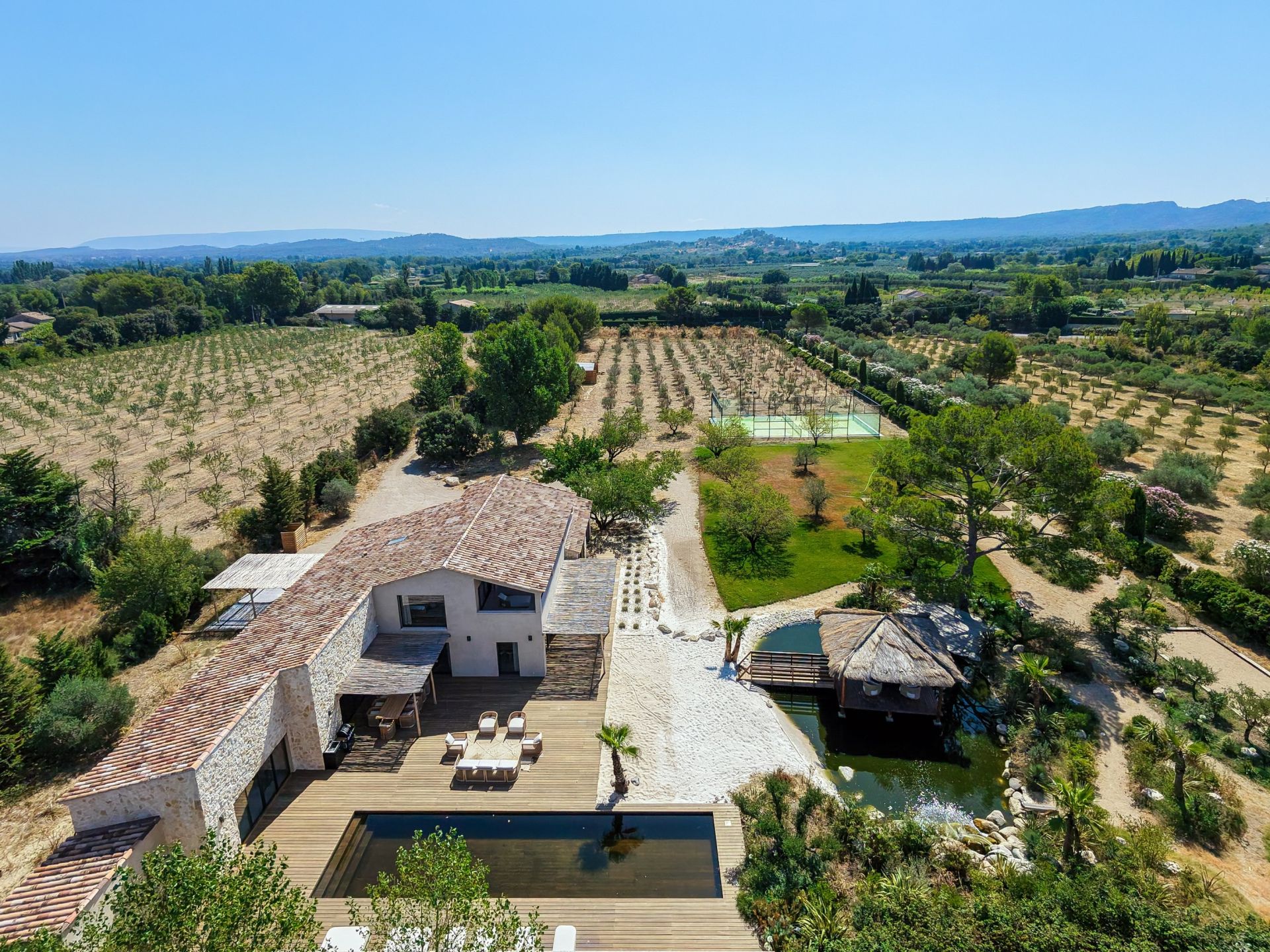 luxury house 8 Rooms for sale on EYGALIERES (13810)