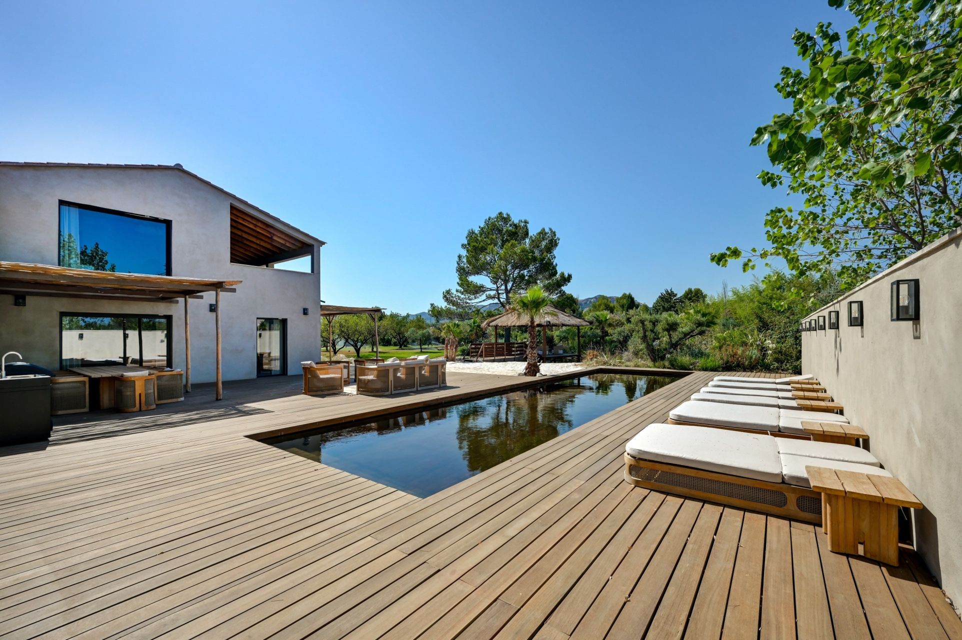 luxury house 8 Rooms for sale on EYGALIERES (13810)