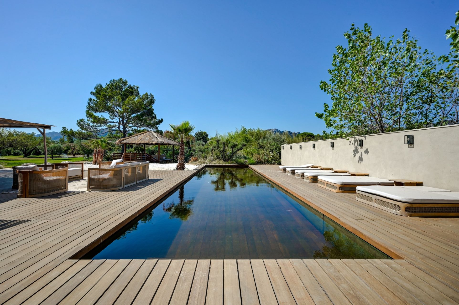 luxury house 8 Rooms for sale on EYGALIERES (13810)