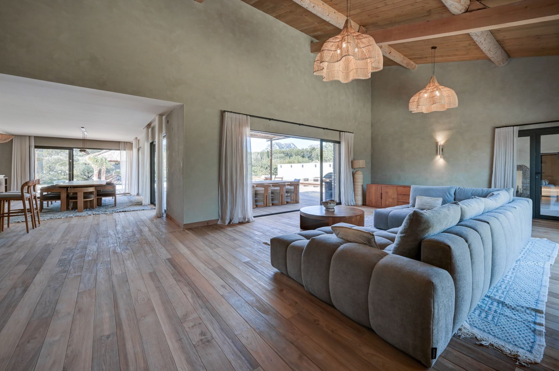 luxury house 8 Rooms for sale on EYGALIERES (13810)