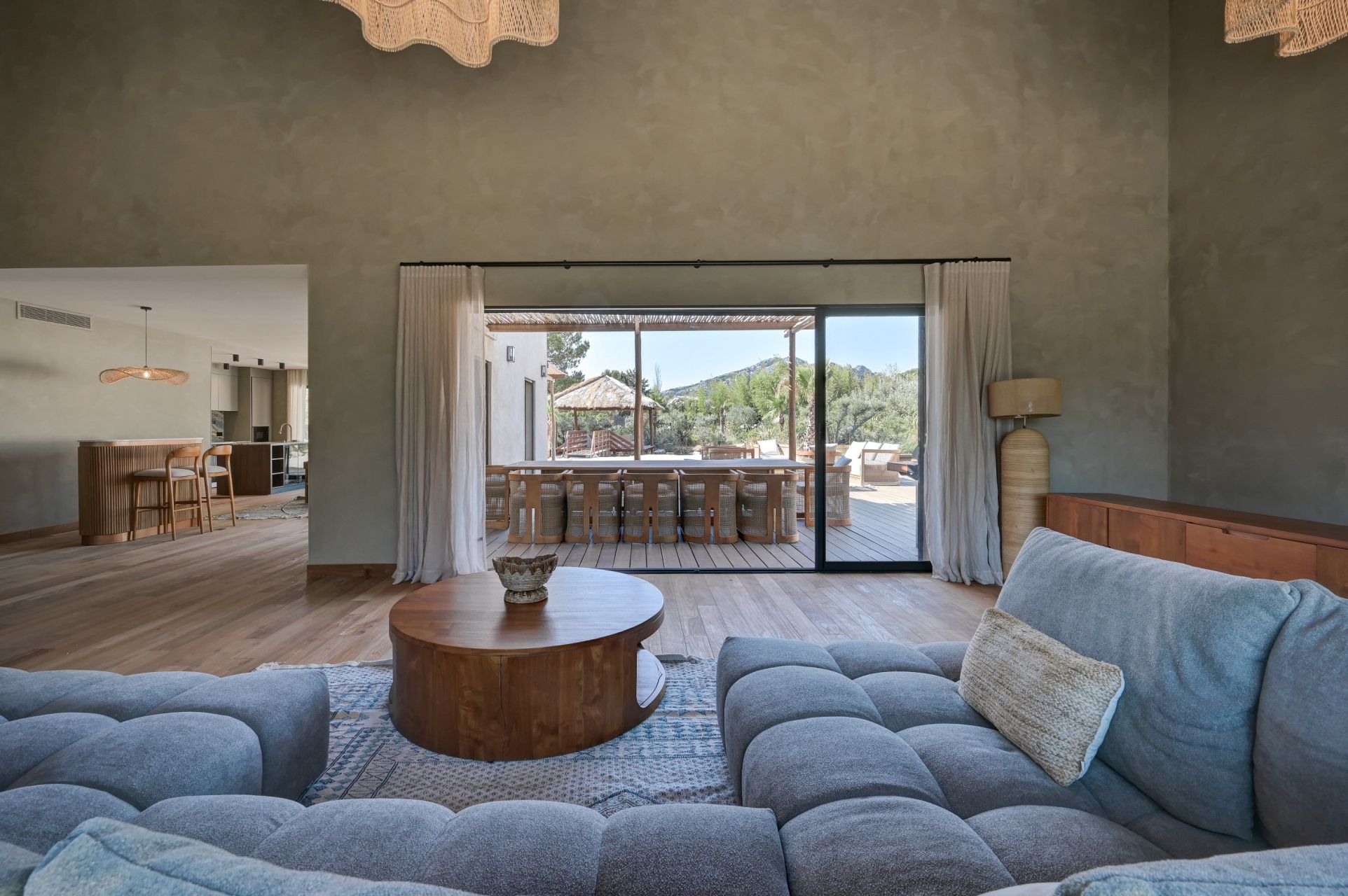 luxury house 8 Rooms for sale on EYGALIERES (13810)