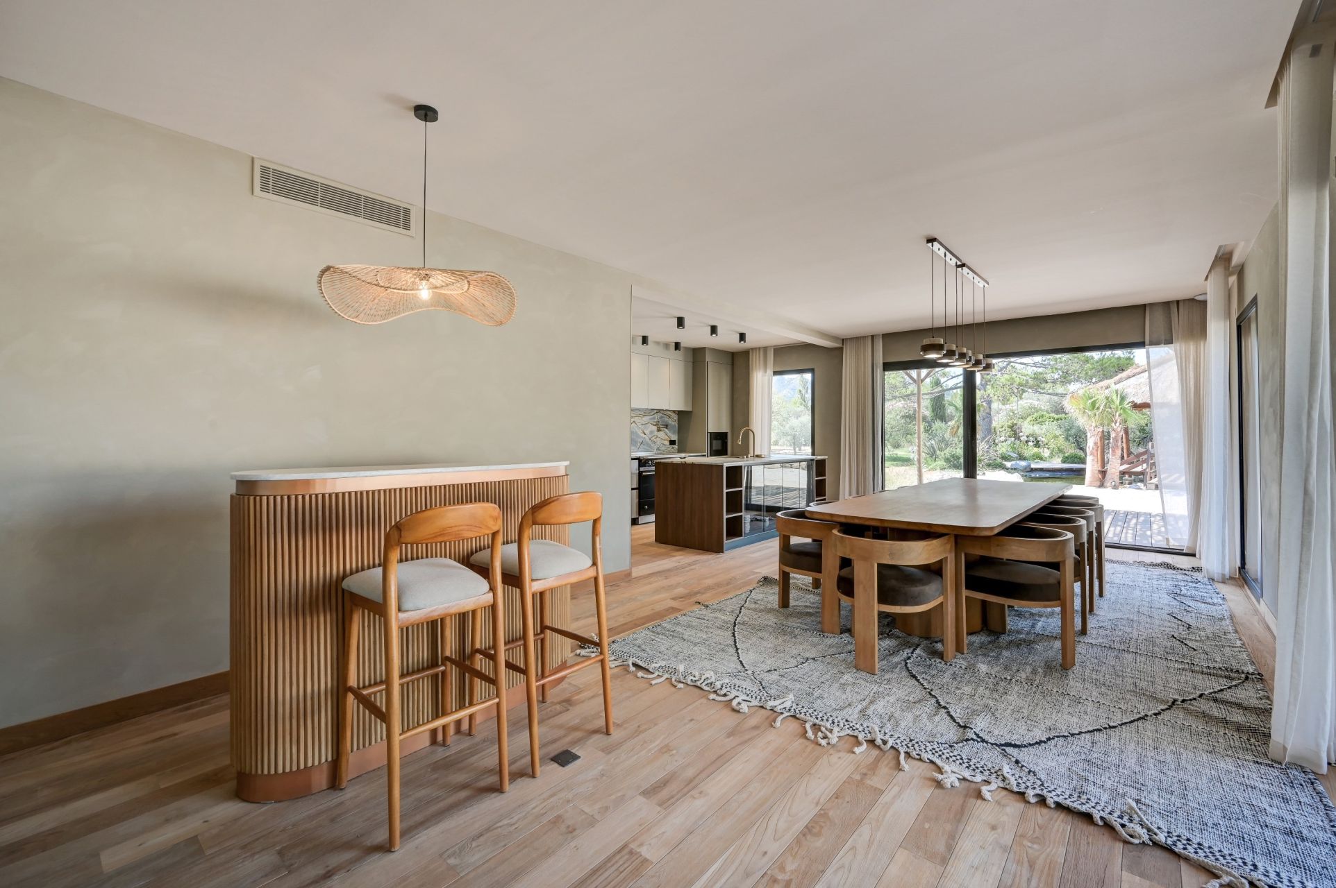 luxury house 8 Rooms for sale on EYGALIERES (13810)