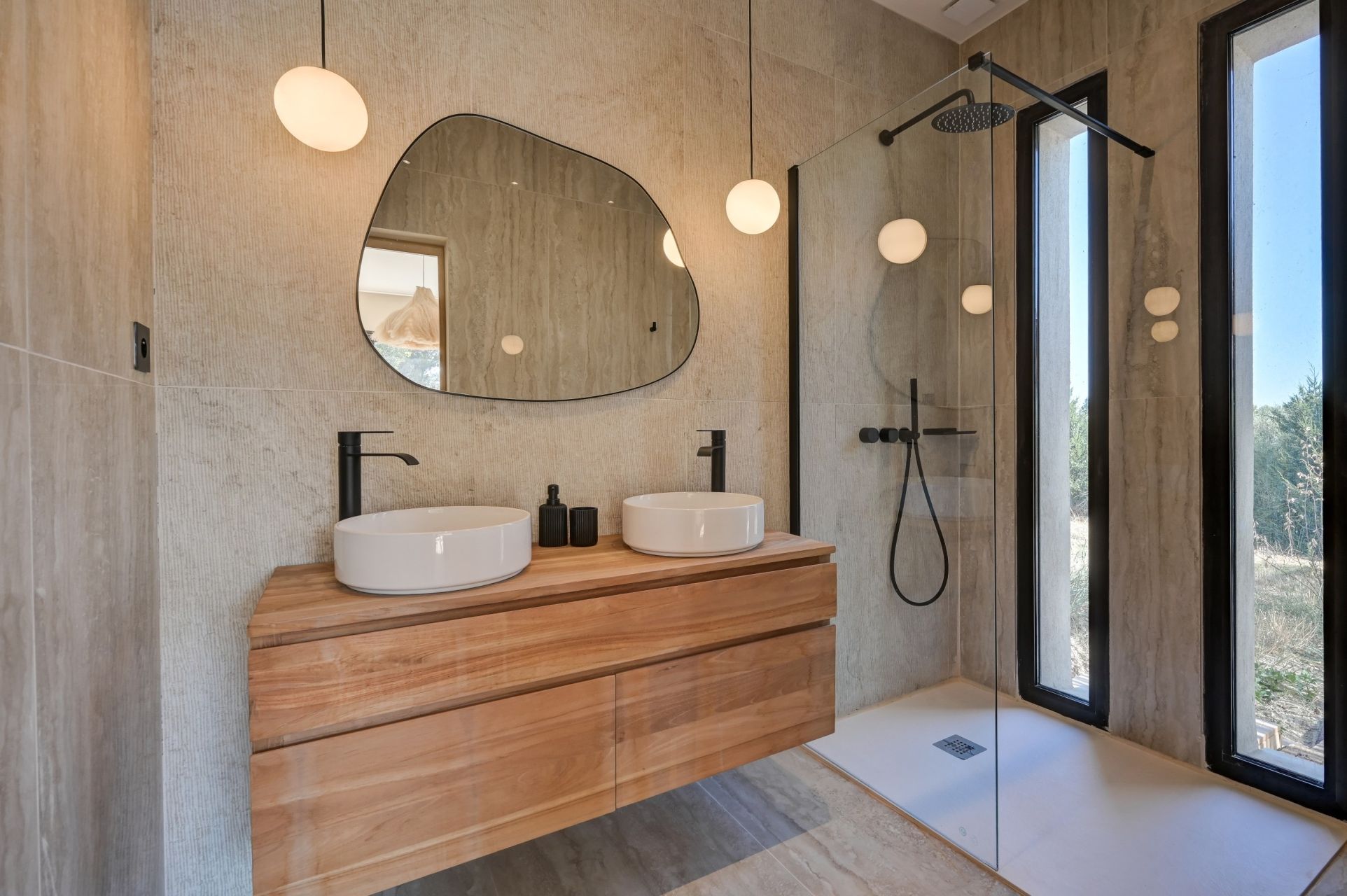 luxury house 8 Rooms for sale on EYGALIERES (13810)