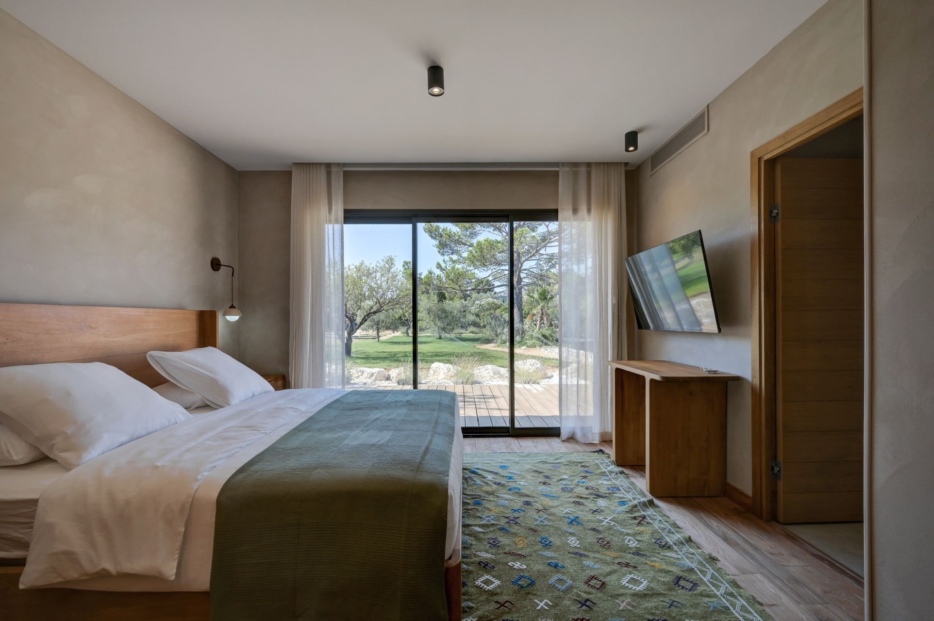 luxury house 8 Rooms for sale on EYGALIERES (13810)