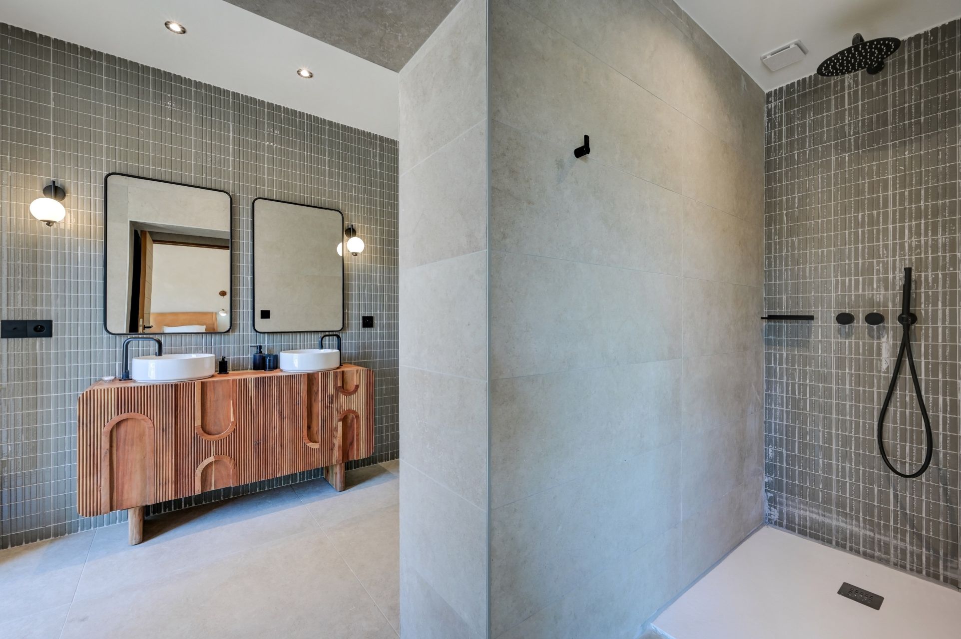 luxury house 8 Rooms for sale on EYGALIERES (13810)