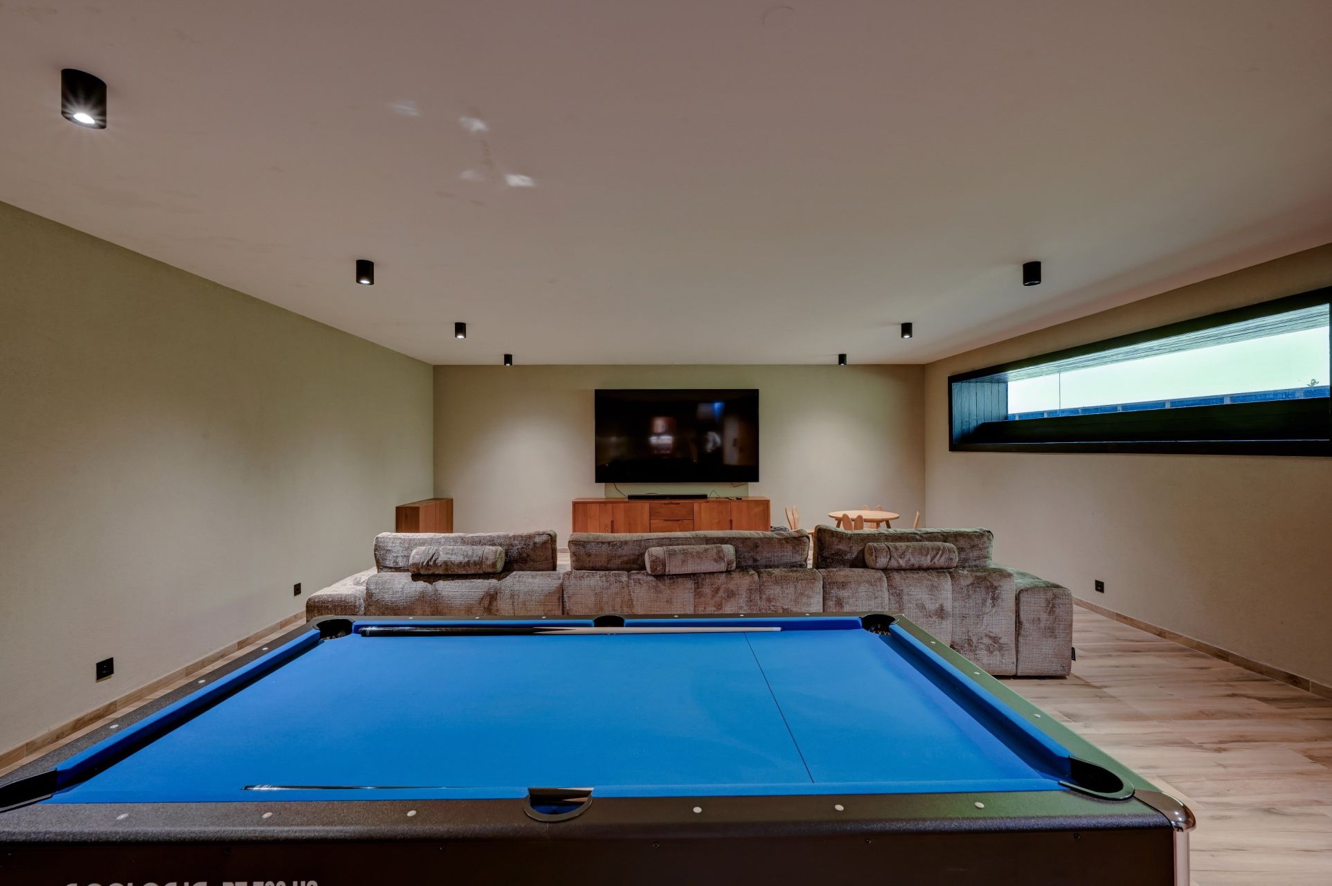 luxury house 8 Rooms for sale on EYGALIERES (13810)