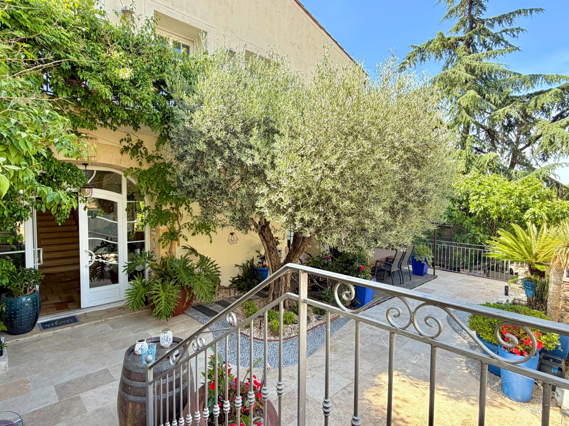 luxury house 8 Rooms for sale on MONTPELLIER (34000)