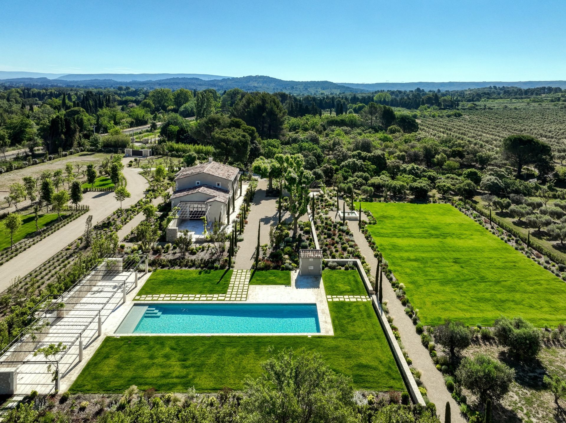luxury house 10 Rooms for sale on EYGALIERES (13810)