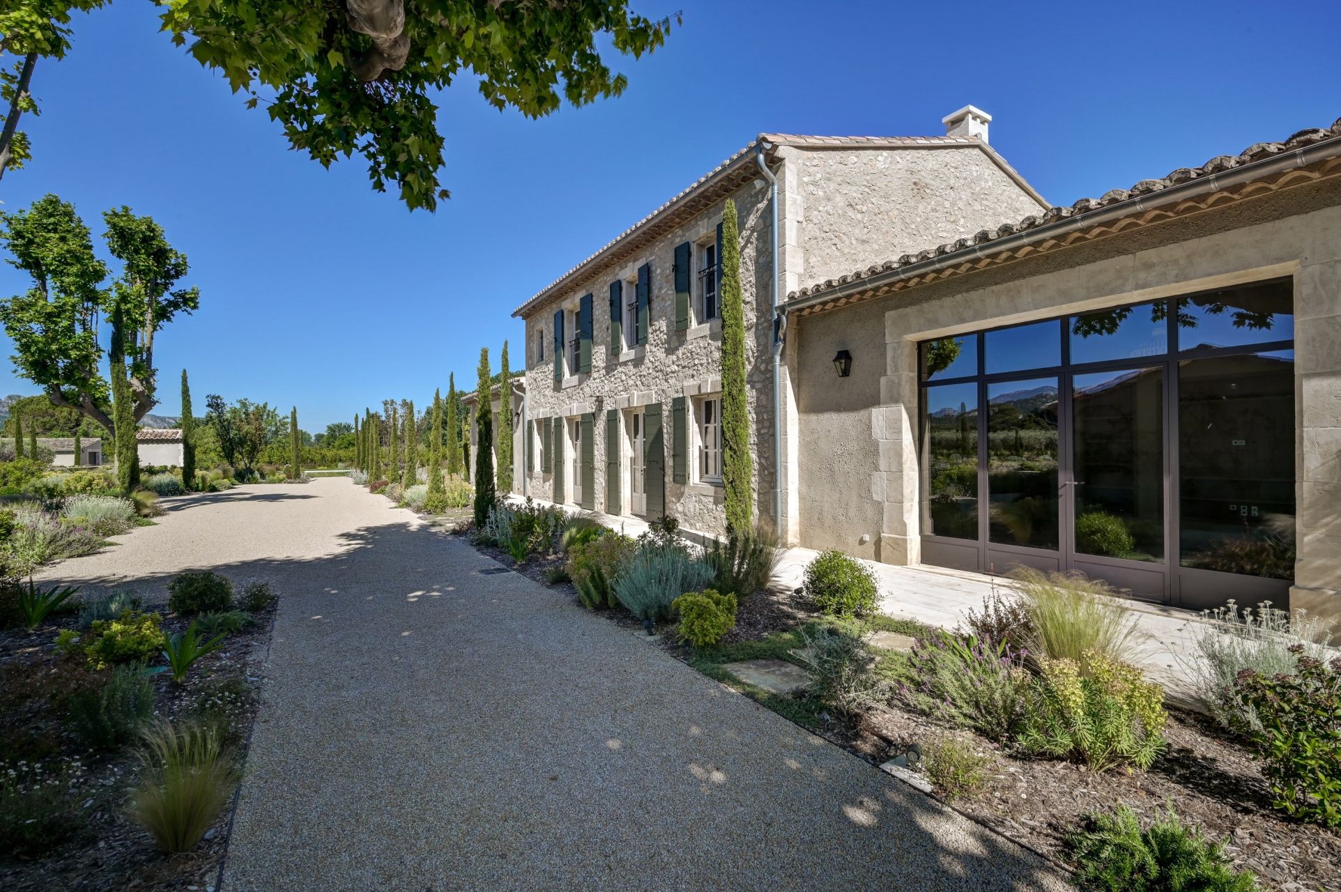 luxury house 10 Rooms for sale on EYGALIERES (13810)