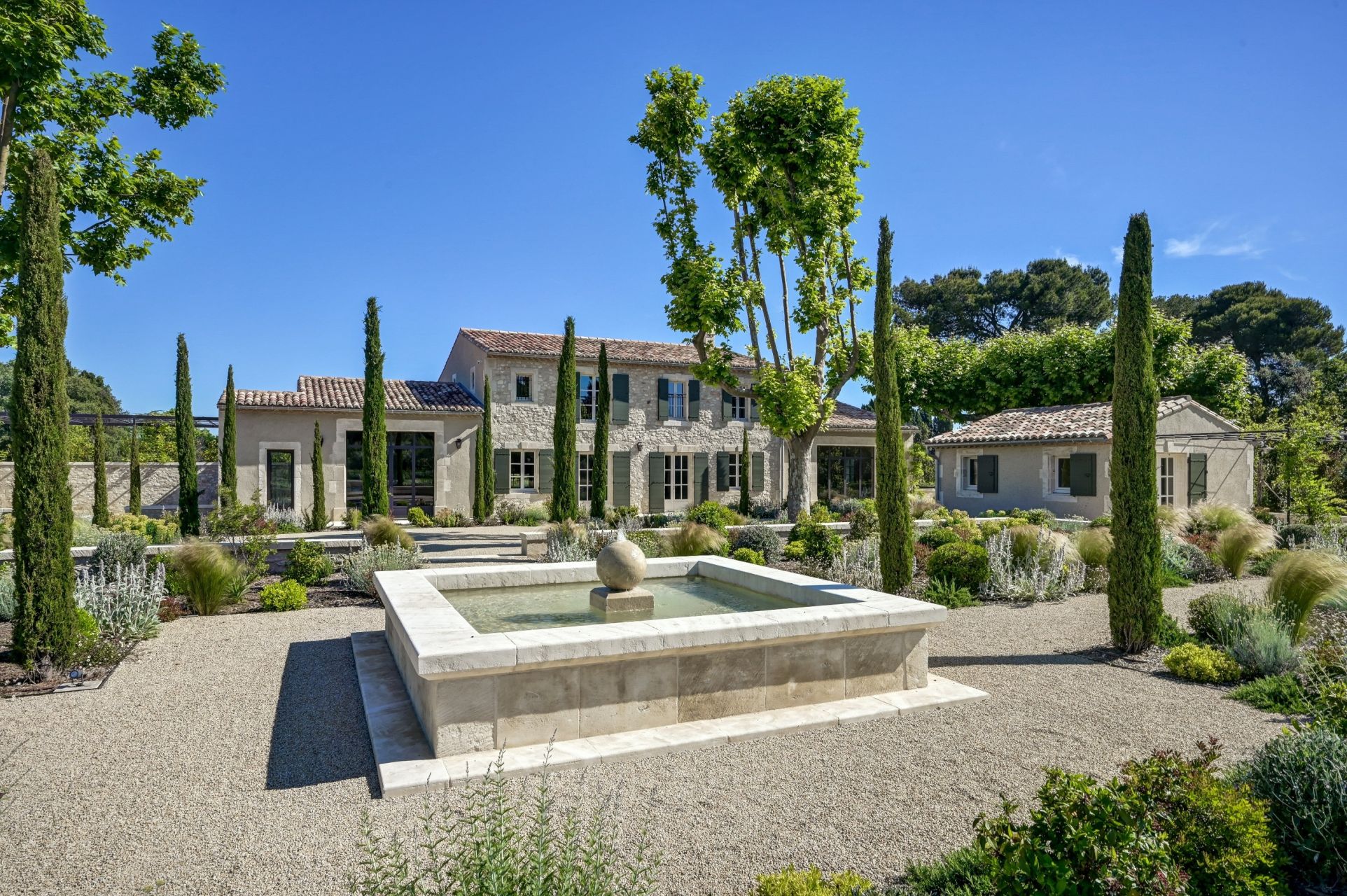 luxury house 10 Rooms for sale on EYGALIERES (13810)