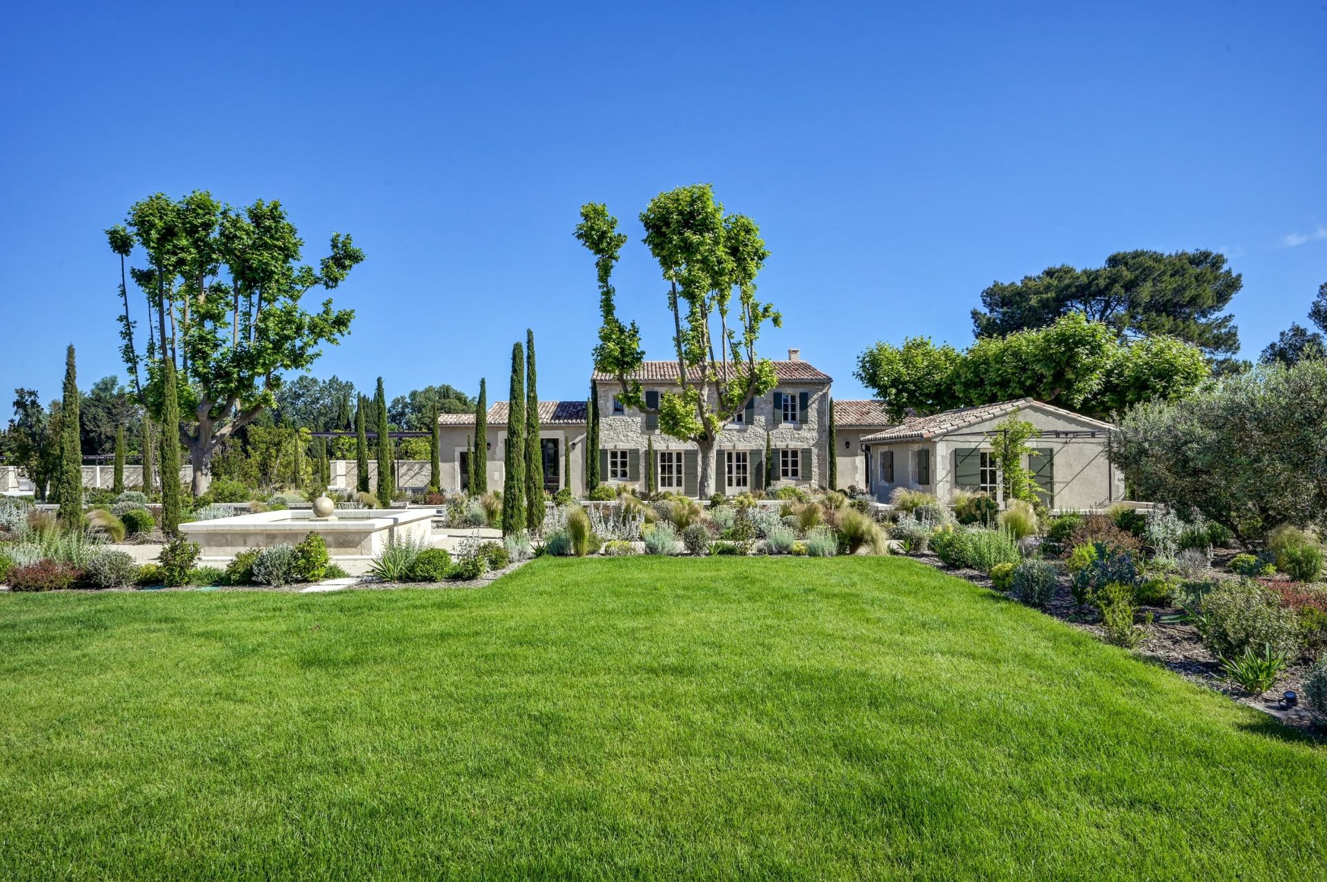 luxury house 10 Rooms for sale on EYGALIERES (13810)