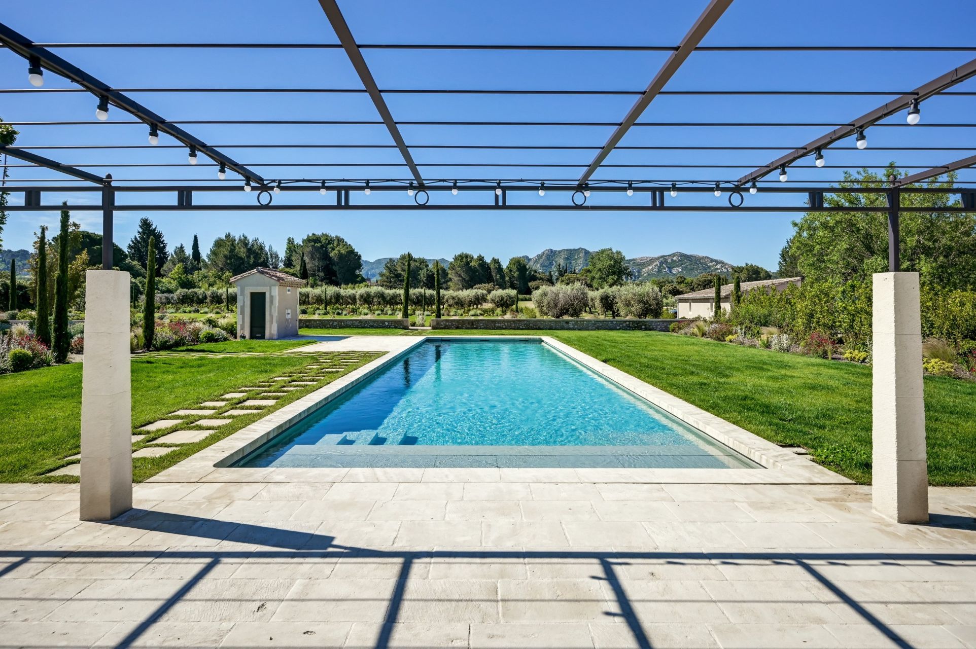 luxury house 10 Rooms for sale on EYGALIERES (13810)