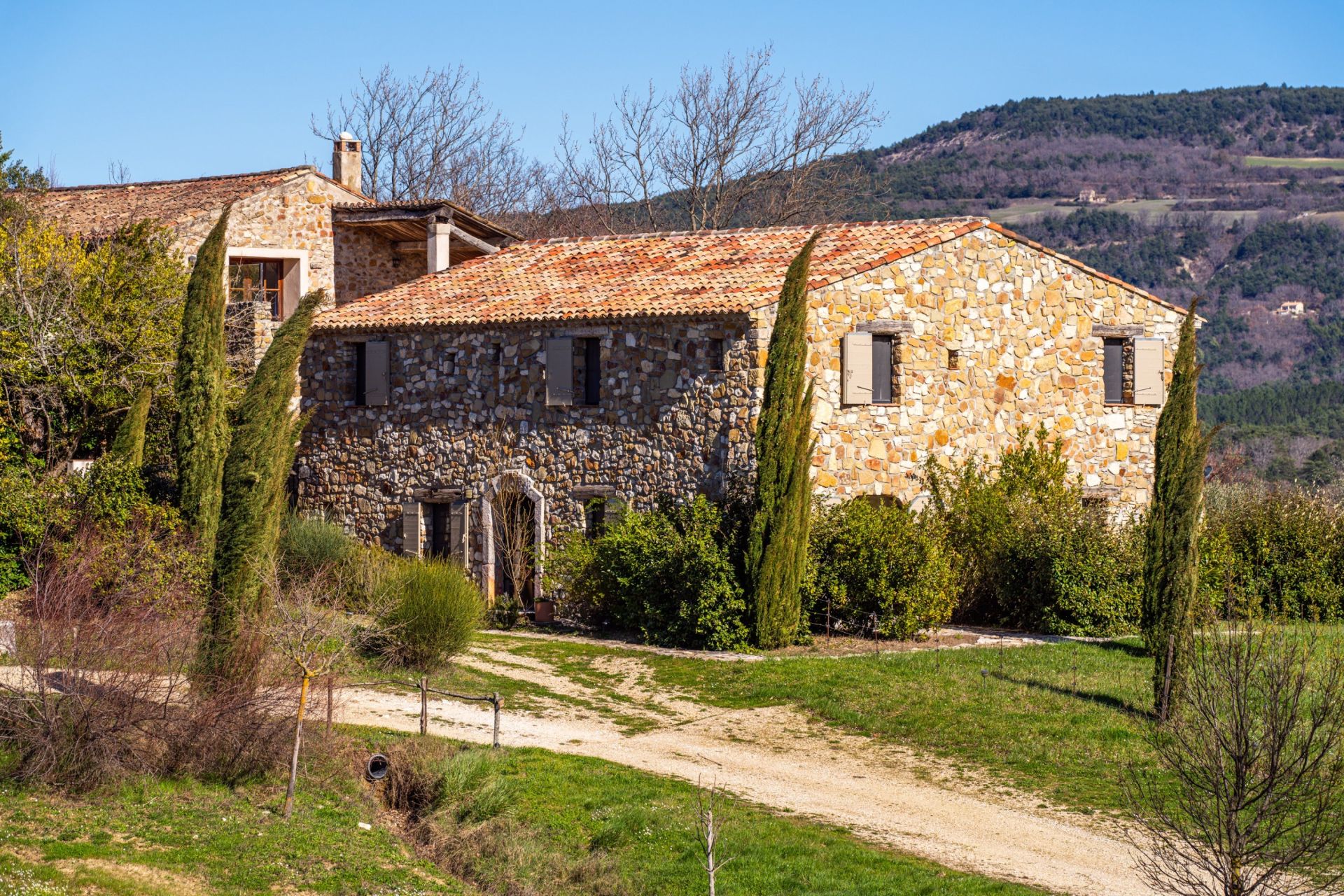 maison de luxe 81 Pièces en vente sur OPPEDETTE (04110)