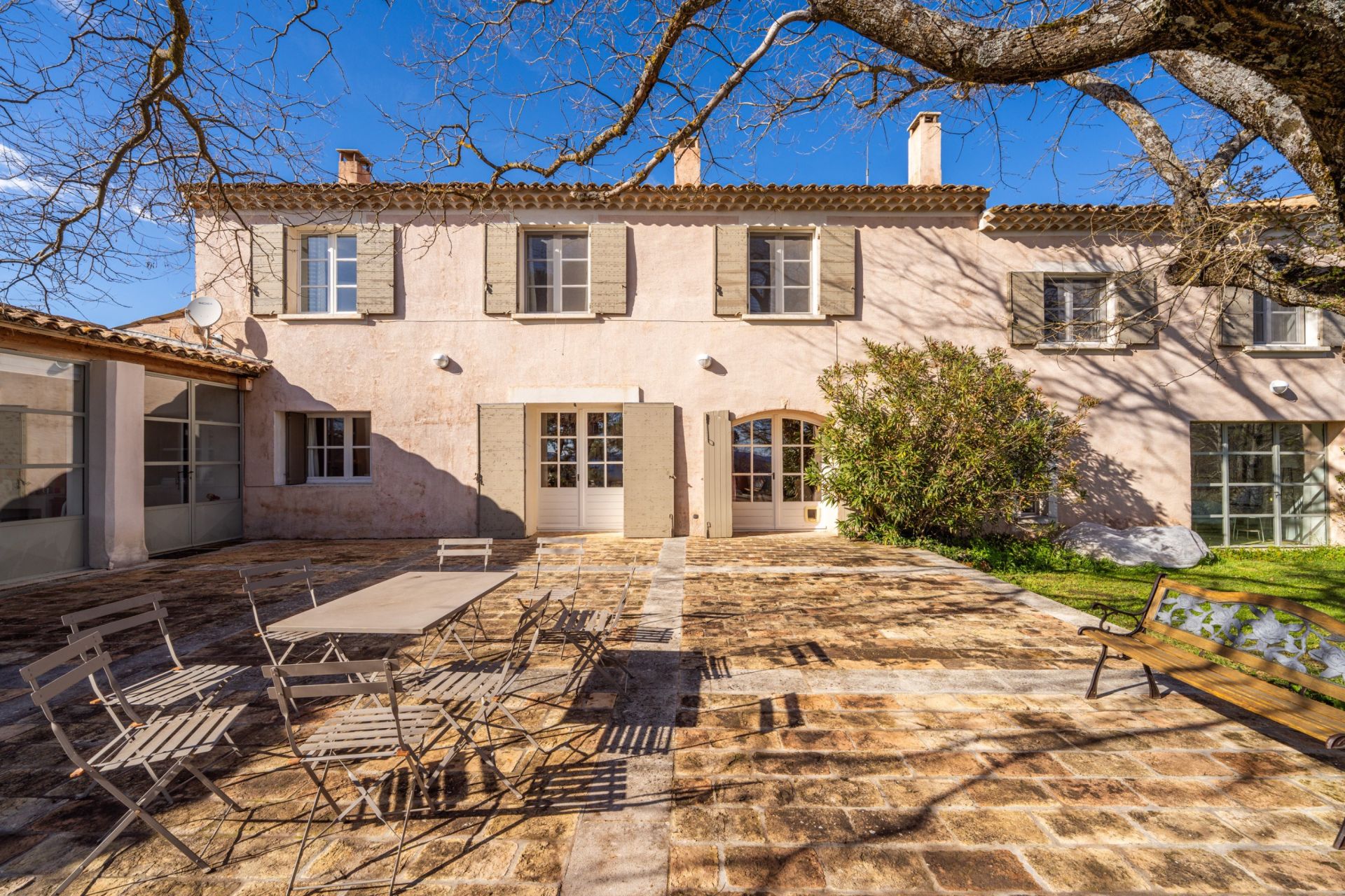 maison de luxe 81 Pièces en vente sur OPPEDETTE (04110)