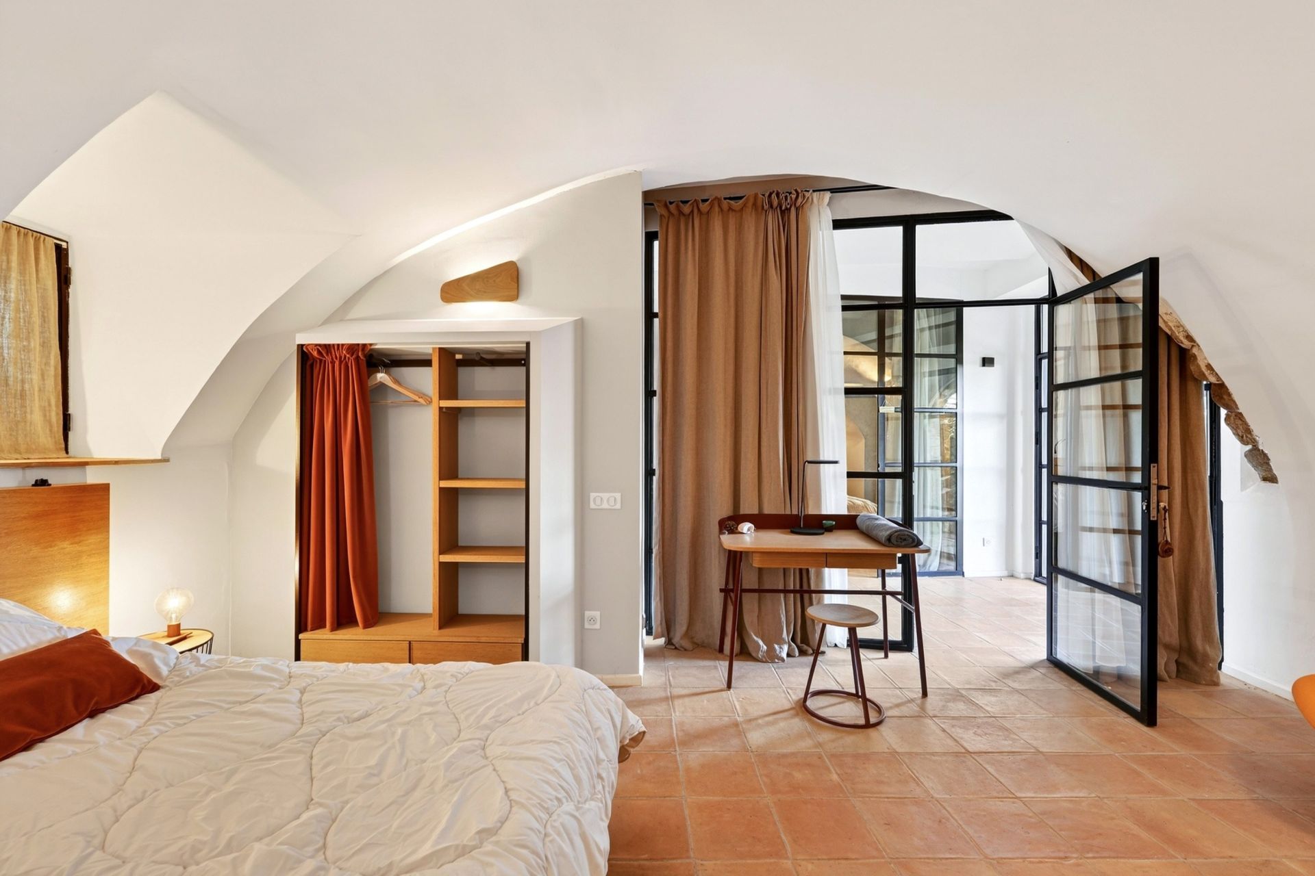 maison de luxe 81 Pièces en vente sur OPPEDETTE (04110)