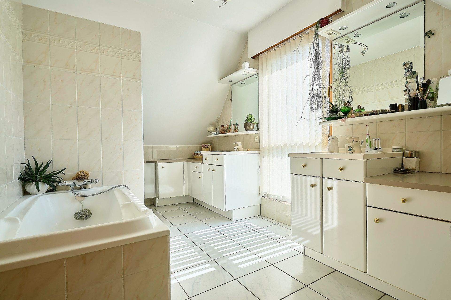 luxury house 14 Rooms for sale on LOUVIL (59830)