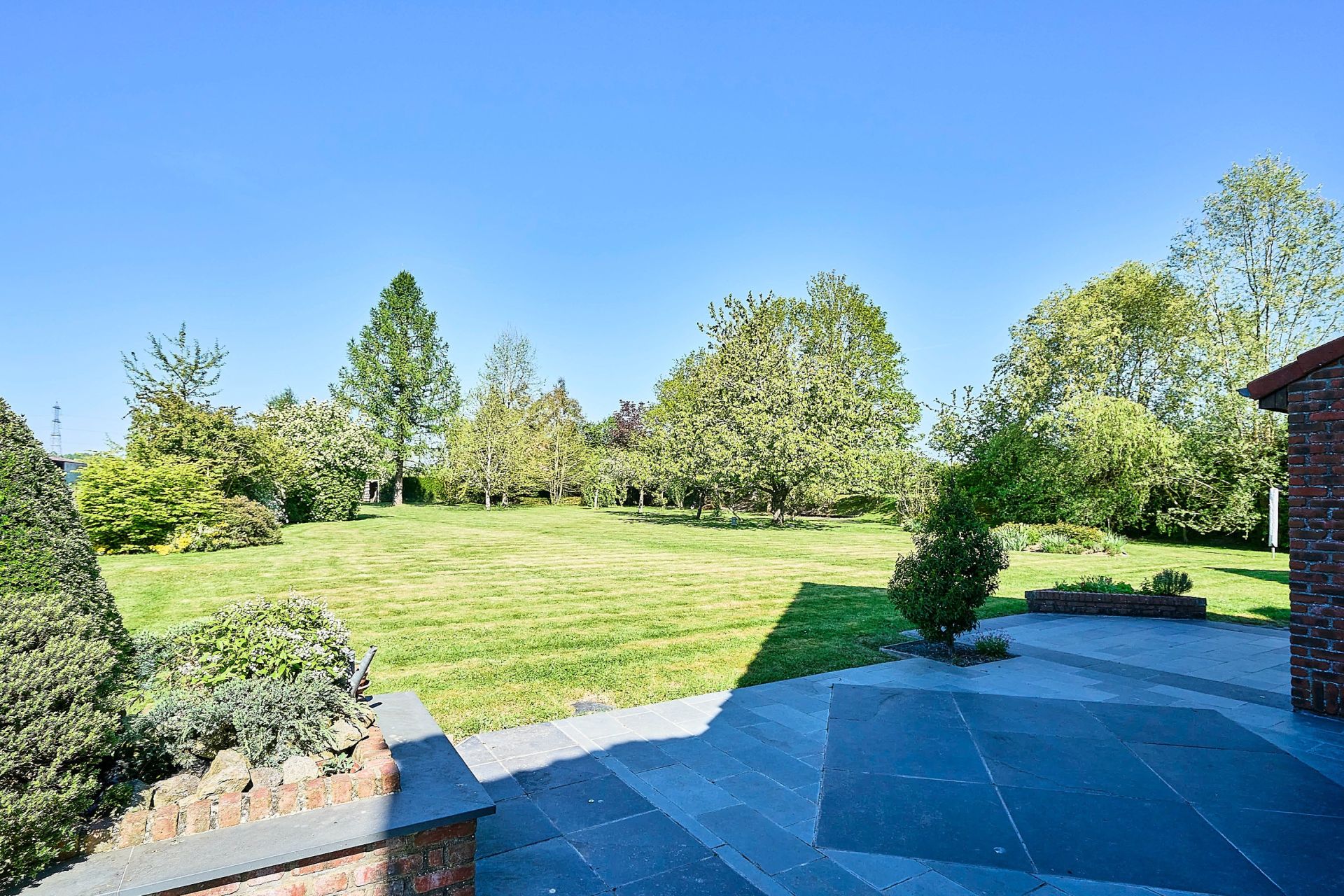luxury house 14 Rooms for sale on LOUVIL (59830)