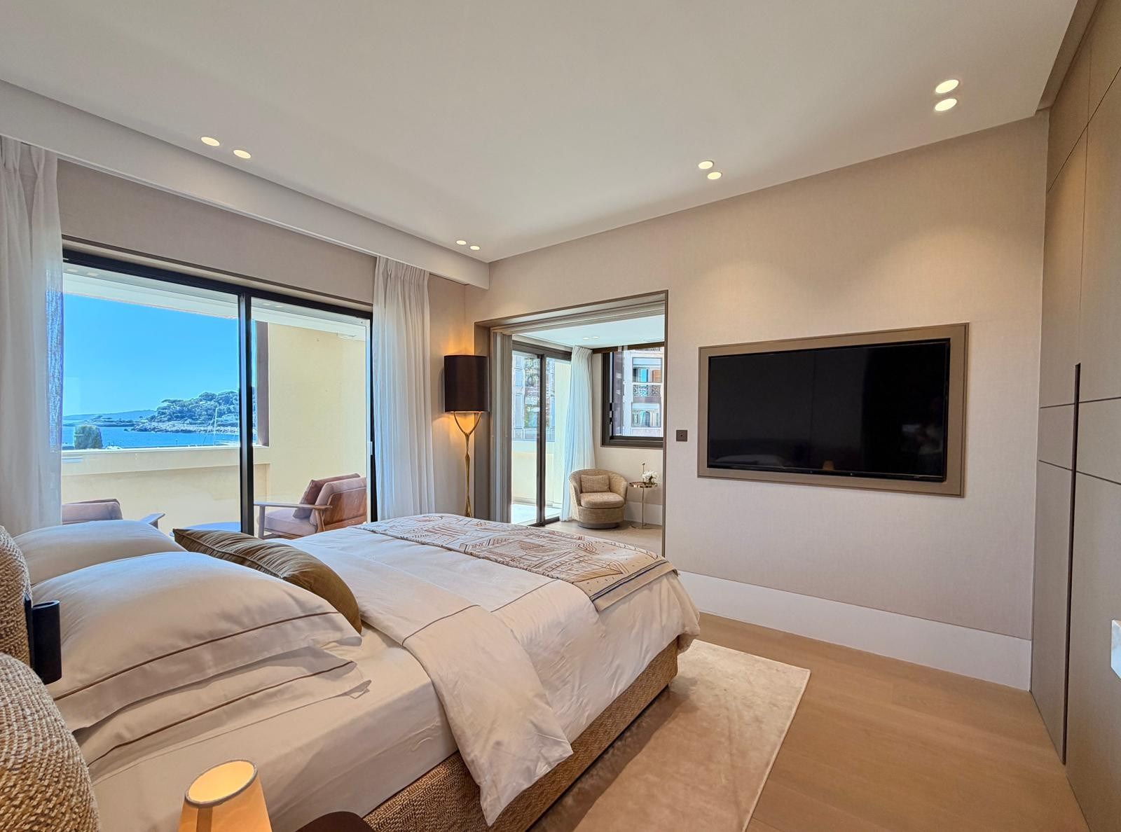luxury apartment 4 Rooms for sale on MONACO (98000)
