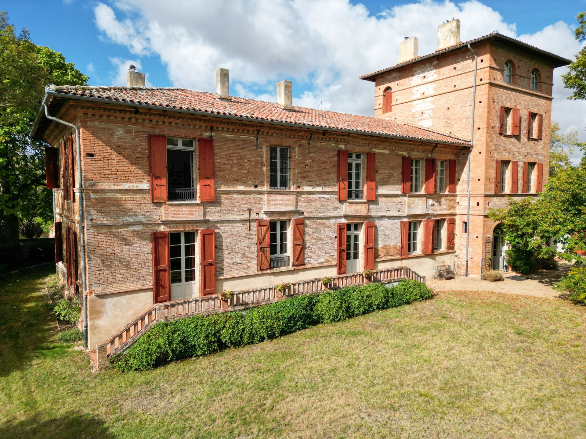 luxury house 16 Rooms for sale on VERFEIL (31590)