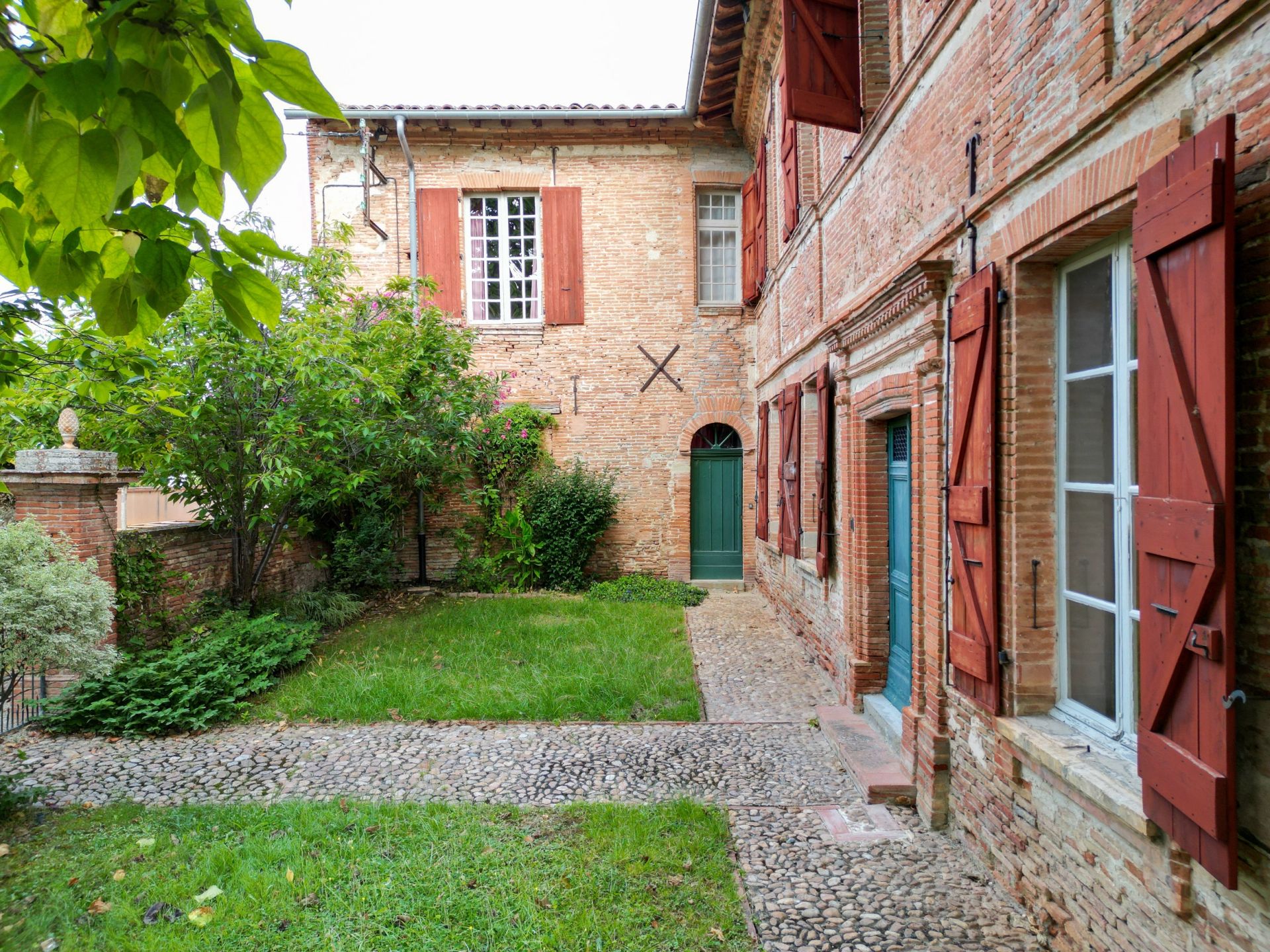 luxury house 16 Rooms for sale on VERFEIL (31590)