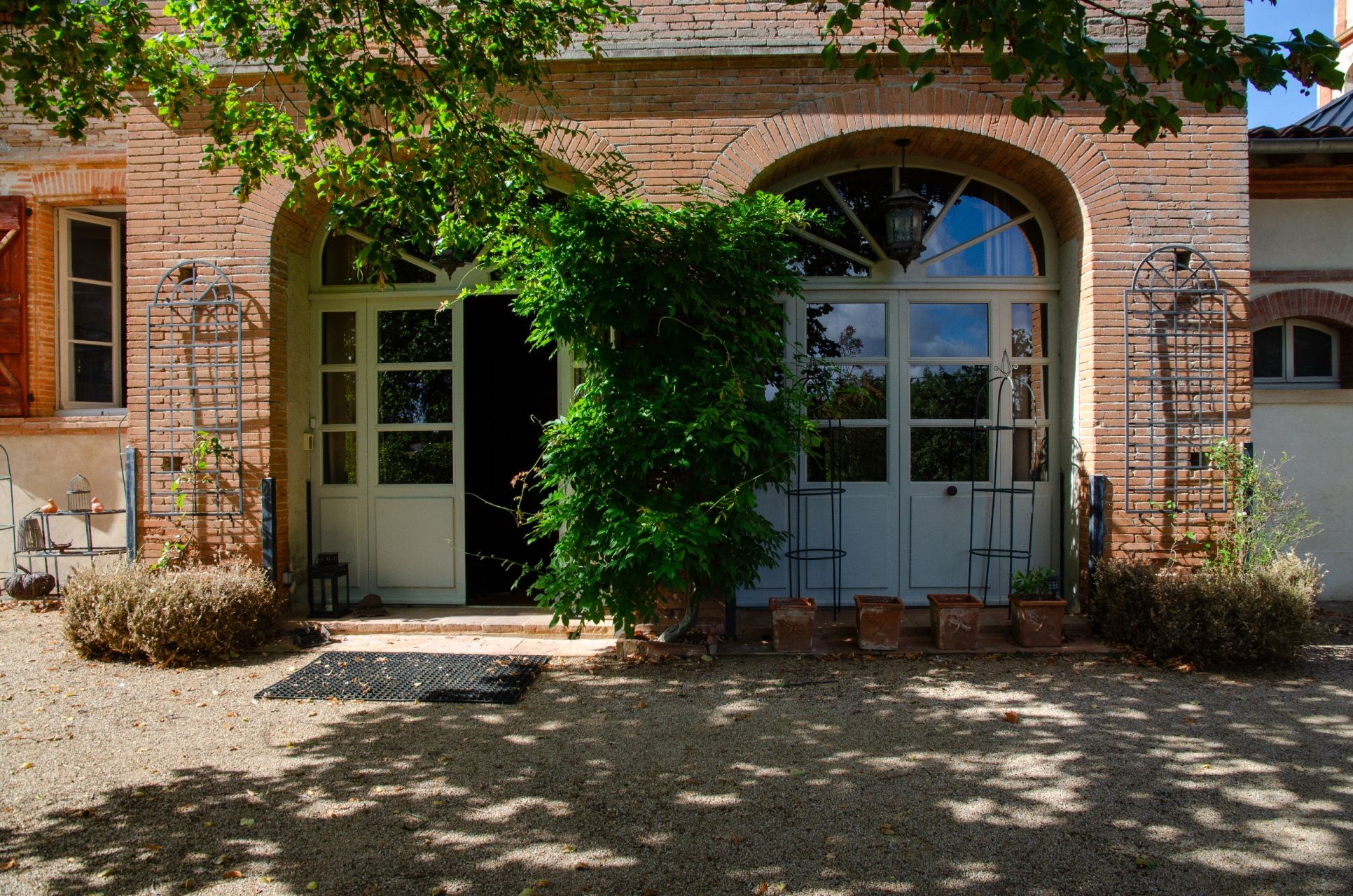 luxury house 16 Rooms for sale on VERFEIL (31590)