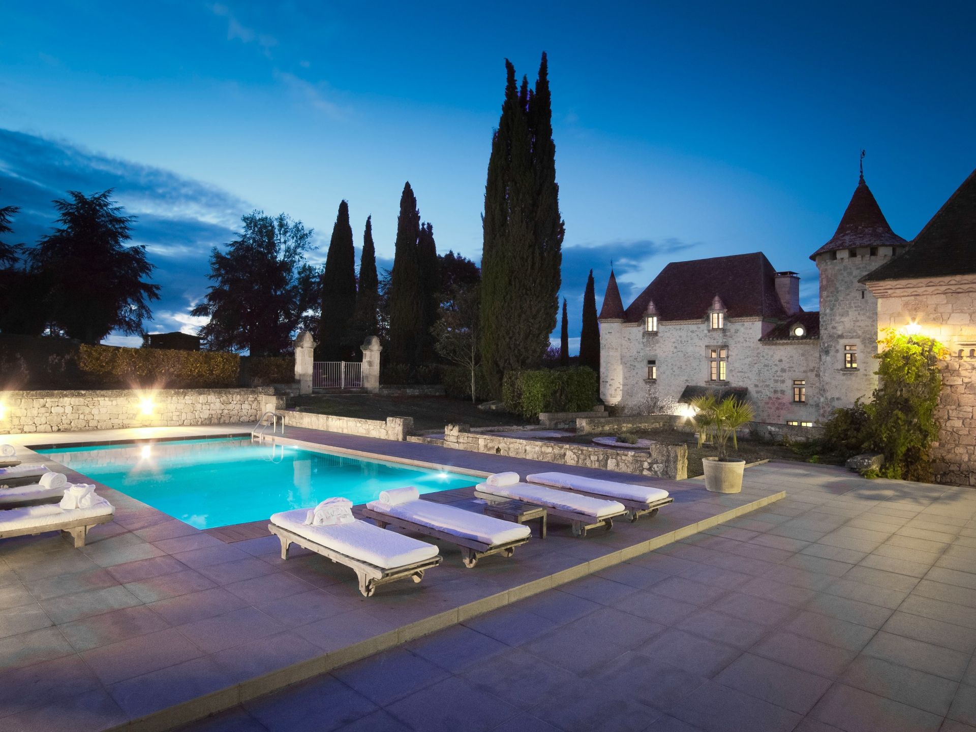 castle 12 Rooms for sale on AGEN (47000)