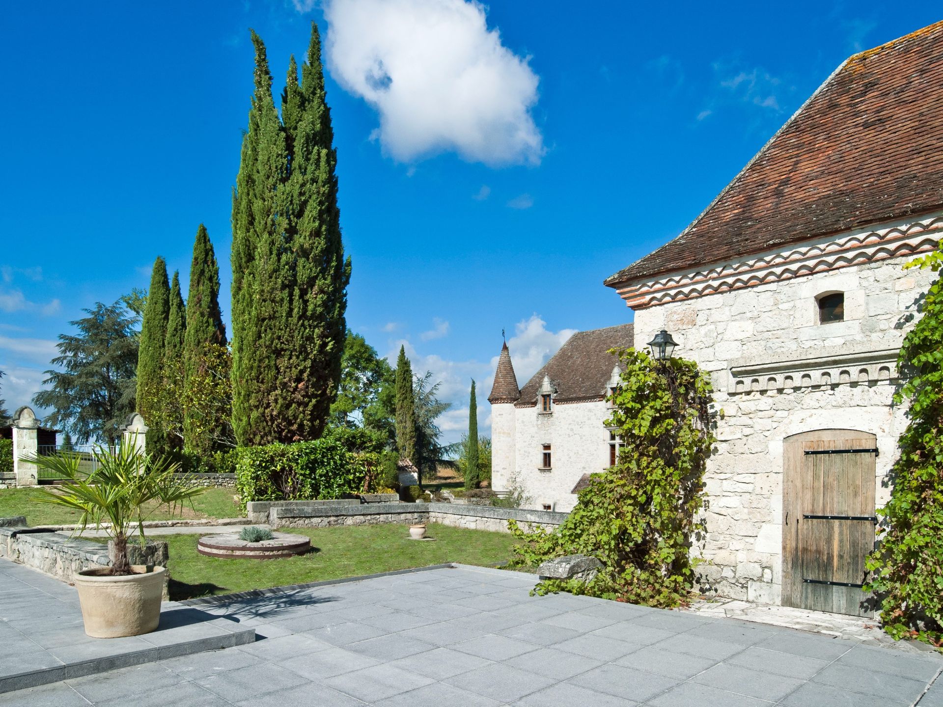 castle 12 Rooms for sale on AGEN (47000)
