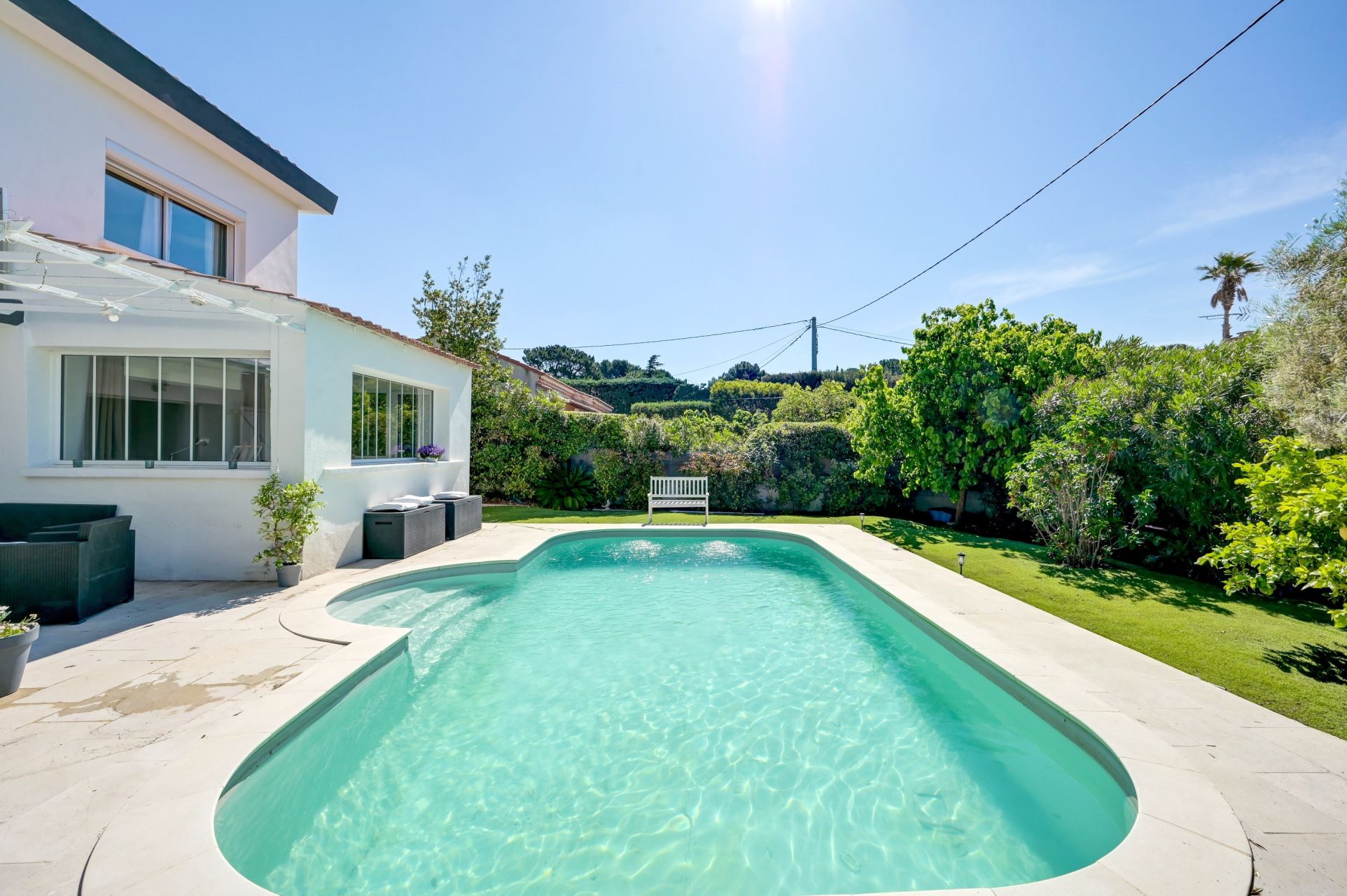 luxury traditional house 7 Rooms for sale on SAUSSET LES PINS (13960)