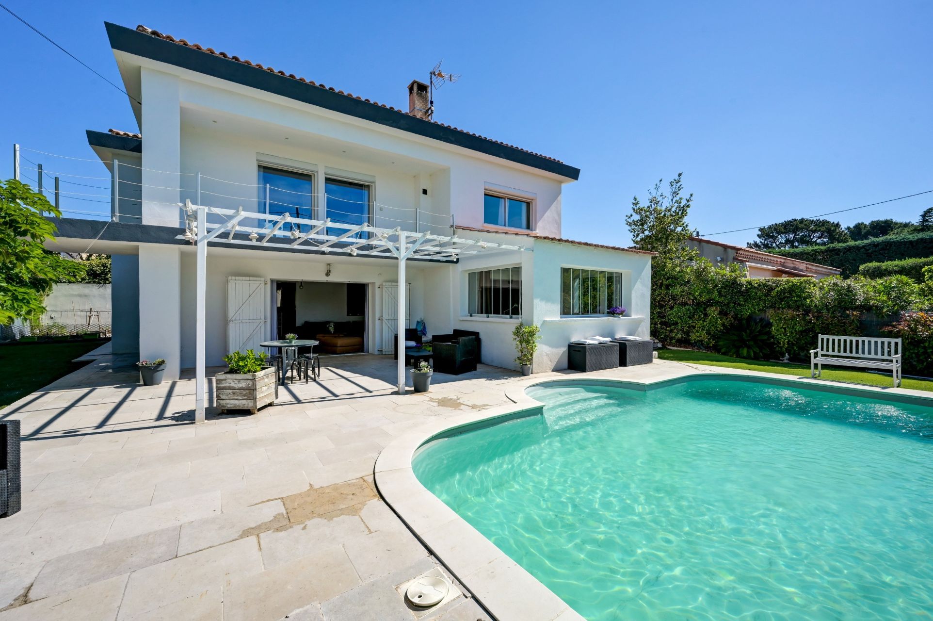 luxury traditional house 7 Rooms for sale on SAUSSET LES PINS (13960)