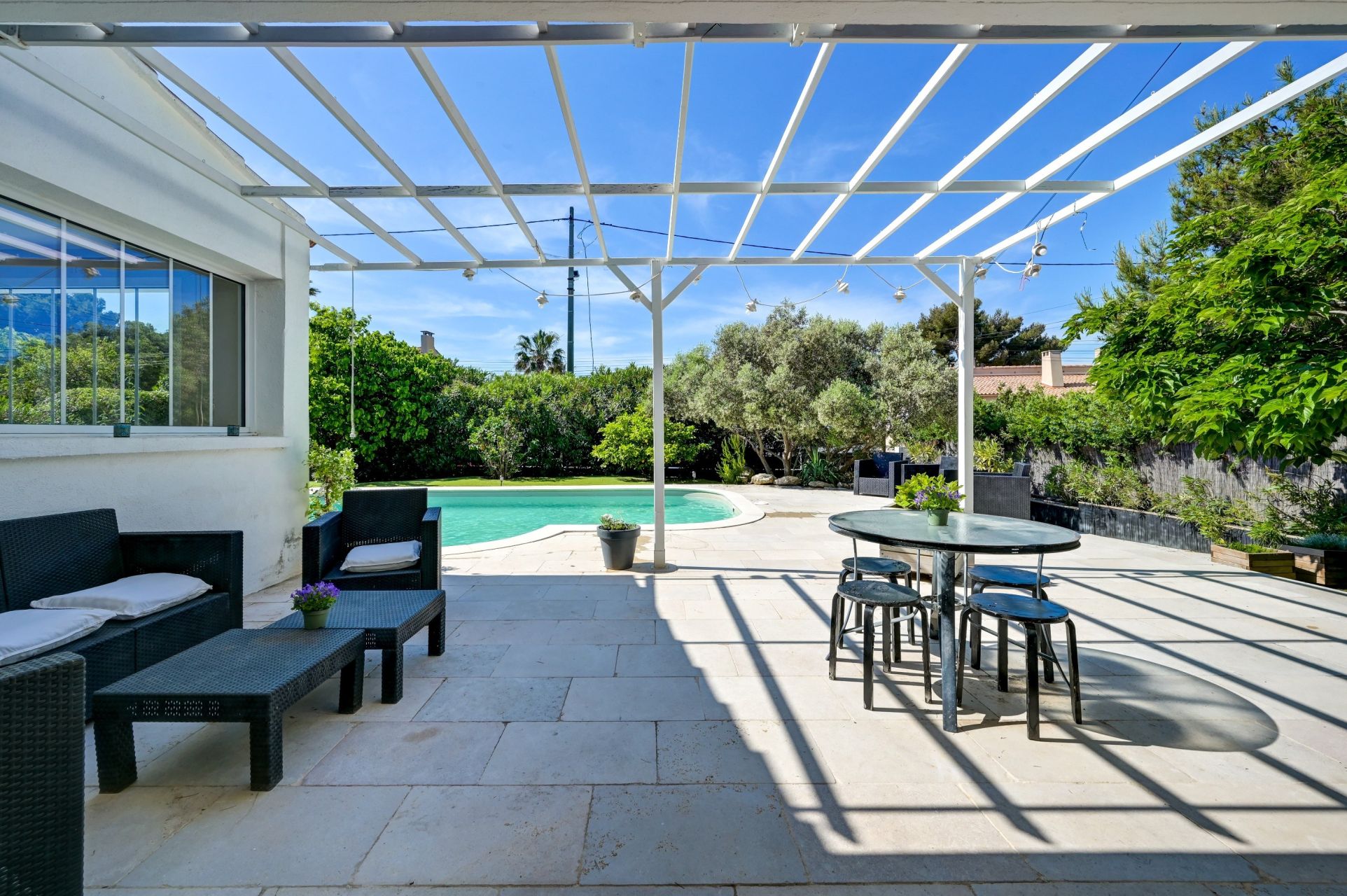 luxury traditional house 7 Rooms for sale on SAUSSET LES PINS (13960)