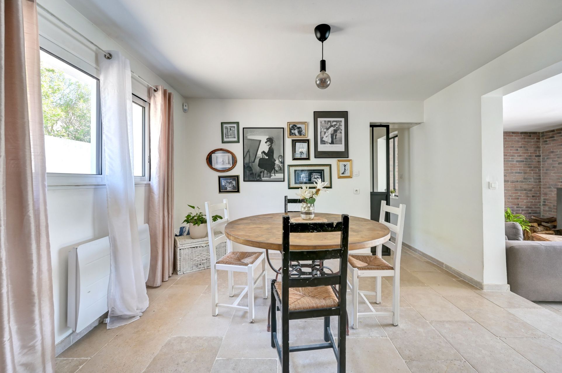 luxury traditional house 7 Rooms for sale on SAUSSET LES PINS (13960)