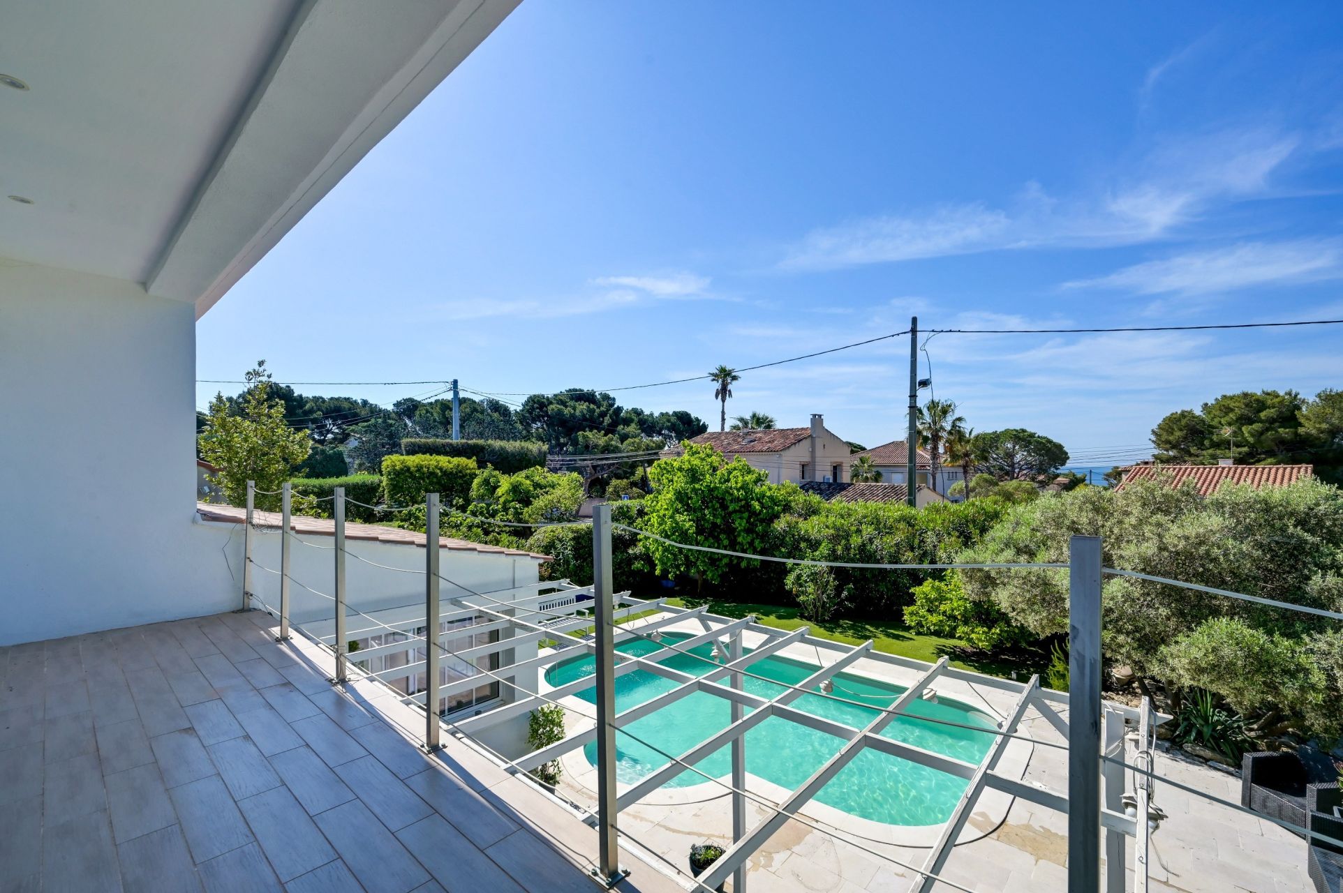 luxury traditional house 7 Rooms for sale on SAUSSET LES PINS (13960)